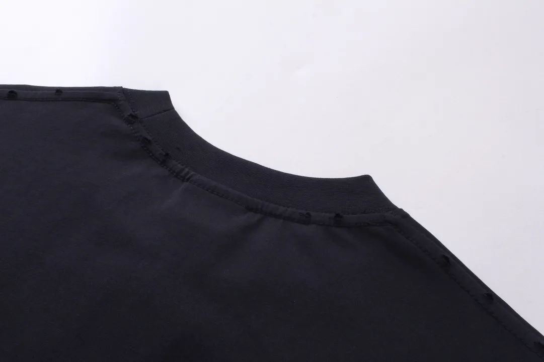🅿️250 BALENCI*GA Paris surfing pattern long sleeves with letters. The fabric is made of Paris custom-woven double yarn cotton fabric. The weight is 280g. The thread is custom-woven and dyed without color difference. The front and back panels are made of environmentally friendly dot offset printing. Two high-temperature setting washes. os dropped shoulders and loose version. Same style for men and women -Color: gray blue beige -SIZE: XS S M L Style No. 8611#
