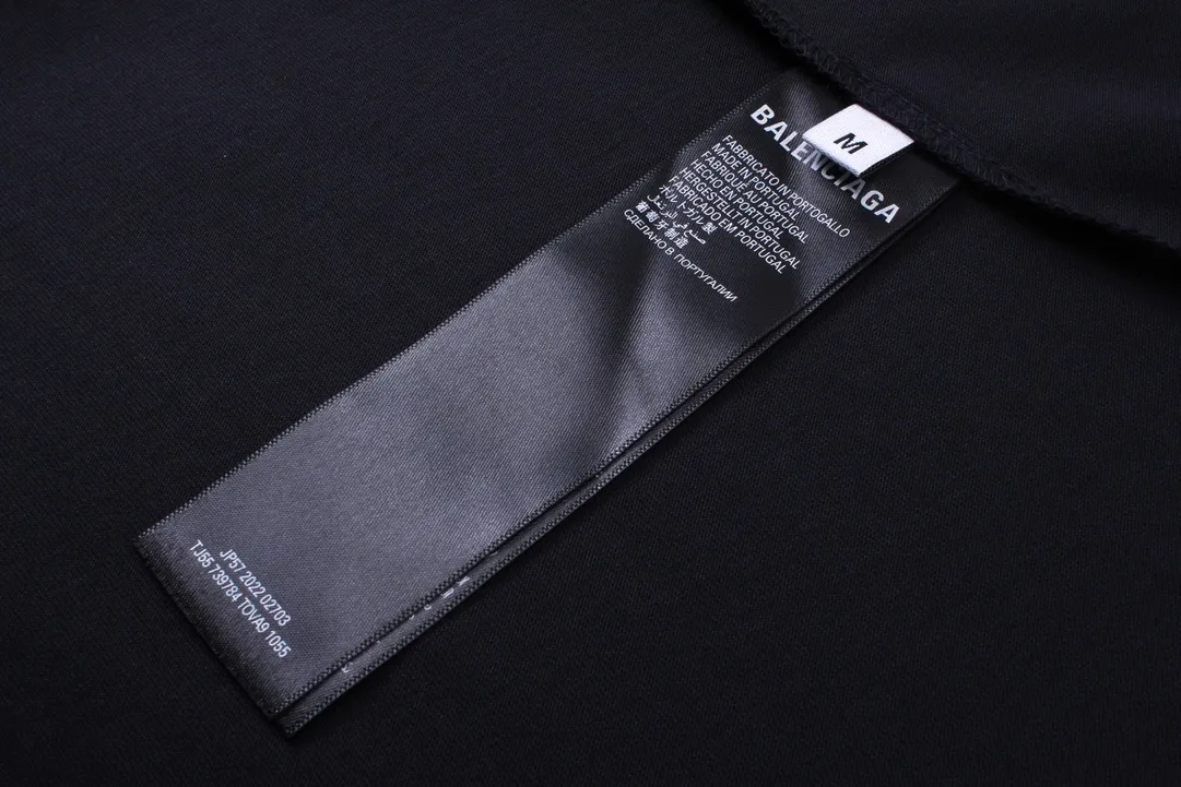 🅿️250 BALENCI*GA Paris surfing pattern long sleeves with letters. The fabric is made of Paris custom-woven double yarn cotton fabric. The weight is 280g. The thread is custom-woven and dyed without color difference. The front and back panels are made of environmentally friendly dot offset printing. Two high-temperature setting washes. os dropped shoulders and loose version. Same style for men and women -Color: gray blue beige -SIZE: XS S M L Style No. 8611#