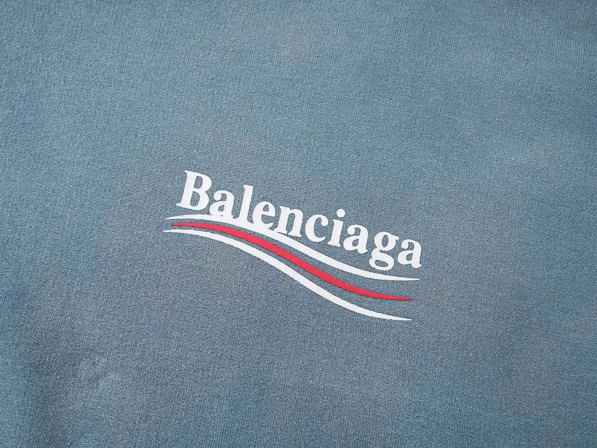 🅿️370 BALENCI*GA Paris classic cola print split hooded long-sleeved sweatshirt. The front pattern is made of environmentally friendly imported rubber paddle split printing. The ready-made garments are sprayed with horse wash to make them look old. The letters are clear. The effect is three-dimensional. Exclusively pattern-woven and dyed 460g fabric. Threads are dyed in the same vat with zero color difference. Brick cabinet synchronization. Welcome to compare. Same style for men and women -Color: Wash purple Wash blue -SIZE: Xs S M L Style number 8968#