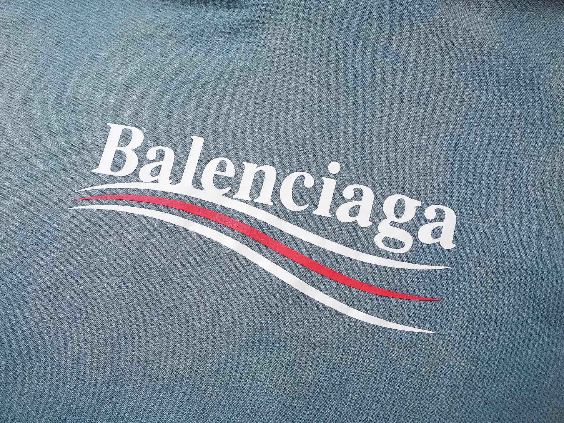 🅿️370 BALENCI*GA Paris classic cola print split hooded long-sleeved sweatshirt. The front pattern is made of environmentally friendly imported rubber paddle split printing. The ready-made garments are sprayed with horse wash to make them look old. The letters are clear. The effect is three-dimensional. Exclusively pattern-woven and dyed 460g fabric. Threads are dyed in the same vat with zero color difference. Brick cabinet synchronization. Welcome to compare. Same style for men and women -Color: Wash purple Wash blue -SIZE: Xs S M L Style number 8968#