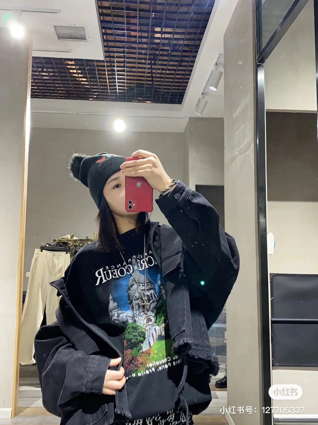 ♻️💯Reference model picture for upper body❤️Top tested version BALENCIAGA Balenciaga Sacred Heart Garden Castle loose pure cotton short-sleeved T-shirt for men and women. Top quality short sleeves, each piece has been garment washed, original version, collar, cuffs and hem have distressed rips, collar has added cuffs, version is dropped shoulder OS version The printing process adopts Kornit Digital 7-color direct printing, which restores the picture quality in high definition. People, trees and buildings are clearly visible and layered. Letter printing details are processed without tooth edges! The cost of front and back printing is enough to buy a box of good cigarettes. The fabric is made of 24S 260g double yarn pure cotton fabric, which is heavy-weight and has full drape. The most important thing is that while ensuring the weight, it can also effectively exert its breathable and breathable effect! Exclusive quality shipment Original fabric Self-adhesive coding Counter tag Size: XS-L Color: Black White P: 290