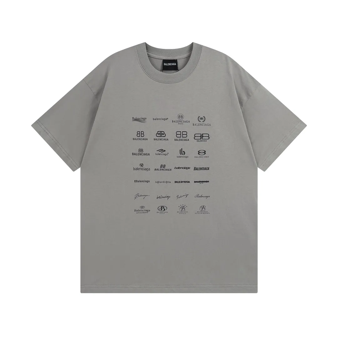 🅿️170 Detailed Picture [Top version. Official website quality] BALENCI*GA/Paris BALENCI*GA# 2023 spring and summer new style, printed with classic LOGO collection short-sleeved T-shirt. 2023 spring and summer new product. Brick cabinet synchronization. The fabric is made of Paris ZP custom-woven and dyed 100% cotton double yarn compact cotton. The weight is 260 grams. The cloth surface is clean. The cloth pattern is clear. Soft and comfortable. Good color fastness. Not easy to change color. The threads are woven and dyed with no color difference. The printing uses imported environmentally friendly rubber paddles, precision stencils, fine LOGO letters, clear letters, no burrs, and a three-dimensional effect. Restore brick cabinet. The version adopts OS loose shoulder version. Same style for men and women. Code: BL223071 Color: black, beige, pink, smoky gray, white. Size: XS to L