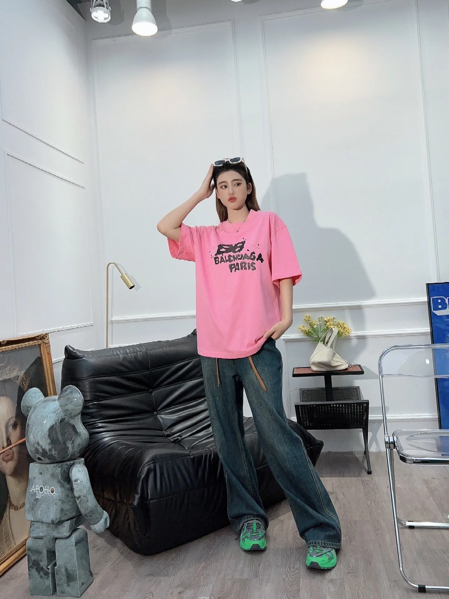 ♻️💯Reference model picture for the upper body❤The top tested version BALENCIAGA Balenciaga 23SS graffiti letters male and female couple stars the same style pure cotton loose short-sleeved T-shirt super iconic colorful brand logo printed pattern. It is fresh and comfortable to match with sports shoes. Suitable for shopping and dating. When layered, it will look like a blogger. It is low-key and tasteful. The original fabric is 280G, double-ply and double-yarn pure cotton fabric! Threads are custom-woven and dyed, no color difference, no pressure in and out of the counter, through-the-shoulder strapping process, increased washing life of clothes, no deformation, high-version digital printing process, no fading, bright colors, the same style as Internet celebrity stars, regardless of age, body shape, gender, super eye-catching, extremely fashionable, very comfortable to the touch, super texture, fashionable and individual, super versatile and good-looking, a must-have, better for couples Customized collar labels are washed, 100% different from fake versions on the market!  Color: Pink White Black Charcoal Gray Size: XS-L P:260