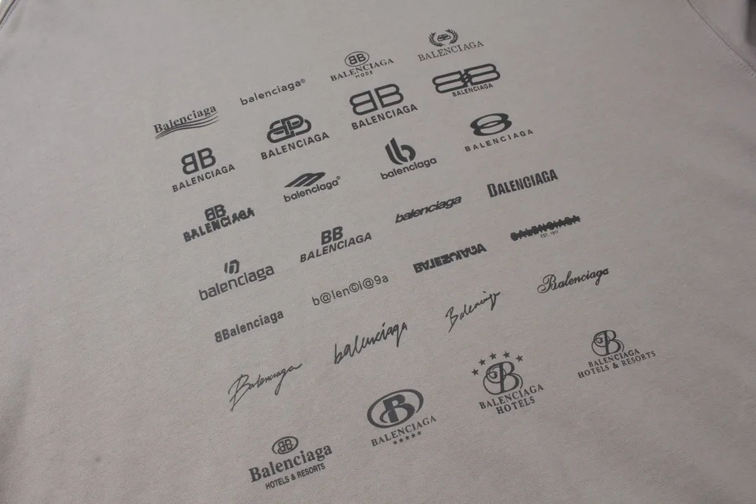 🅿️300 Detailed picture [Top version. Official website quality] BALENCI*GA/Paris BALENCI*GA#2023 spring and summer new style, long-sleeved sweatshirt with classic LOGO printed all over it. 2023 autumn and winter new product. Brick cabinet synchronization. The fabric is made of Paris ZP custom-woven and dyed cotton double yarn sweatshirt. The weight is 450 grams, the cloth surface is clean. The cloth texture is clear. Soft and comfortable. Good color fastness. Not easy to change color. The threads are woven and dyed with no color difference. The printing uses imported environmentally friendly rubber paddles, precision stencils, fine LOGO letters, clear letters, no burrs, and a three-dimensional effect. Restore brick cabinet. The version adopts OS loose shoulder style. Same style for men and women. Code: BL238002 Color: black, beige, pink, smoke gray. Size: XS S M L