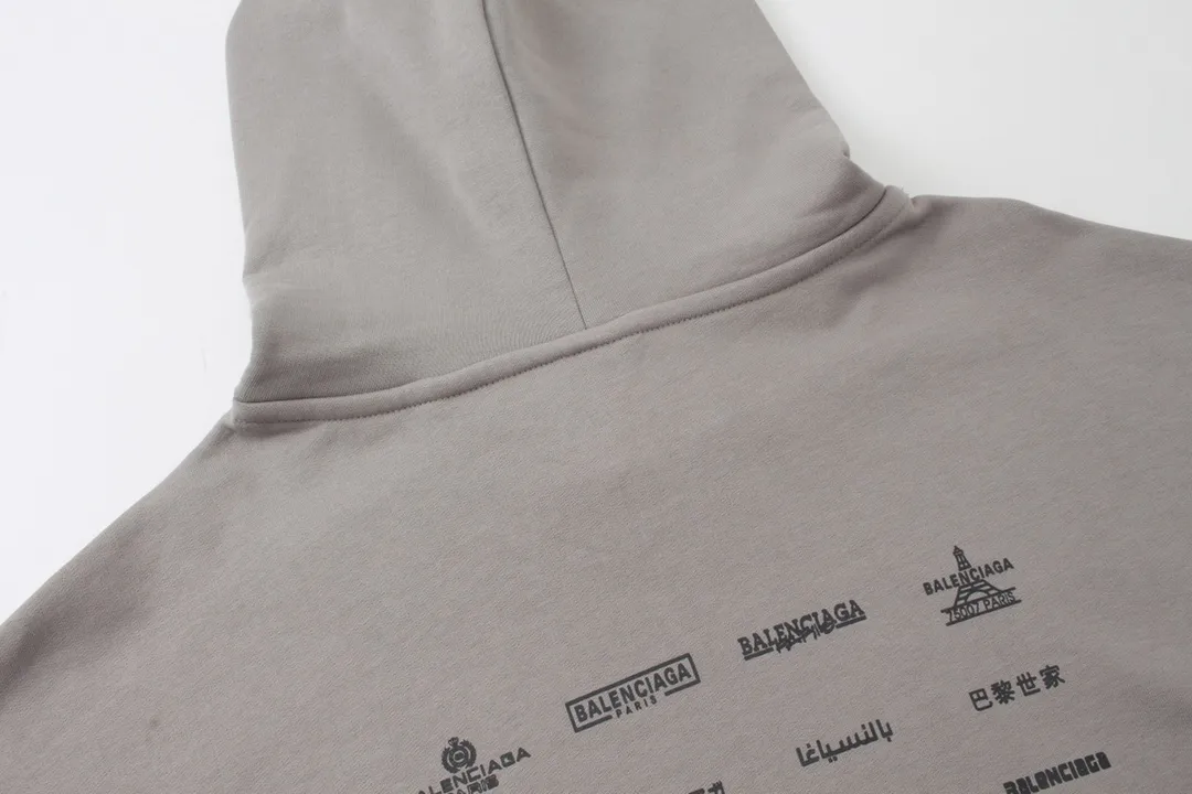 🅿️300 Detailed picture [Top version. Official website quality] BALENCI*GA/Paris BALENCI*GA#2023 spring and summer new style, long-sleeved sweatshirt with classic LOGO printed all over it. 2023 autumn and winter new product. Brick cabinet synchronization. The fabric is made of Paris ZP custom-woven and dyed cotton double yarn sweatshirt. The weight is 450 grams, the cloth surface is clean. The cloth texture is clear. Soft and comfortable. Good color fastness. Not easy to change color. The threads are woven and dyed with no color difference. The printing uses imported environmentally friendly rubber paddles, precision stencils, fine LOGO letters, clear letters, no burrs, and a three-dimensional effect. Restore brick cabinet. The version adopts OS loose shoulder style. Same style for men and women. Code: BL238002 Color: black, beige, pink, smoke gray. Size: XS S M L