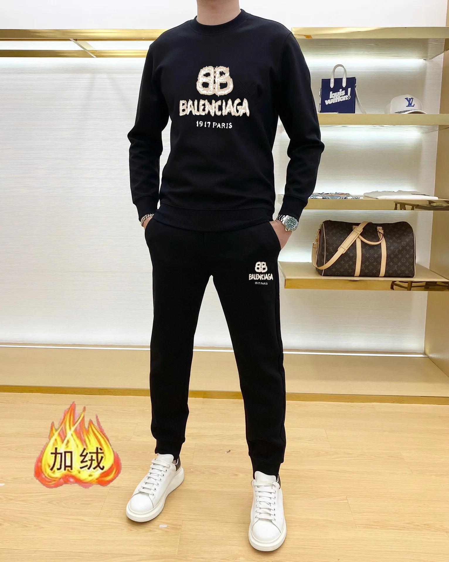 🅿️400 brand [BALENCIAGA] (velvet and thickened) 2025 autumn and winter new products, celebrities' favorite fashion-flavored casual suits, clean and neat tailoring, full of urban style. Made of high-quality customized fabrics, the lining has excellent thermal insulation effect, feels soft and dry, and the upper body effect is crisp and stylish. The three-dimensional cutting process and the pattern are all of high standards, and the silhouette version has the right benefits! It is not tight at all, and you feel good when you put it on. So many top-quality raw materials create high-end products with unparalleled value. It is the first choice for high-end fashion people. (Size: M-4XL can wear up to 200 pounds)