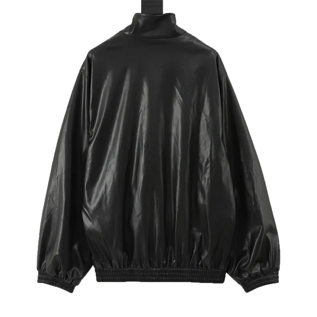 🅿️860 Balenciaga embroidered leather stand-collar jacket. The final selection of leather materials uses 1.2-thick lambskin, custom-made Tencel A100 +1400 quilted lining, moderate thickness, improving upper body comfort. Tajima imported machine embroidery, exclusive original development of hardware, restore the original 1:1 effect, complete set of wash marks and accessories, fashionable items are VIP tickets to the fashion world to enjoy a new level of fashion. size：S-L
