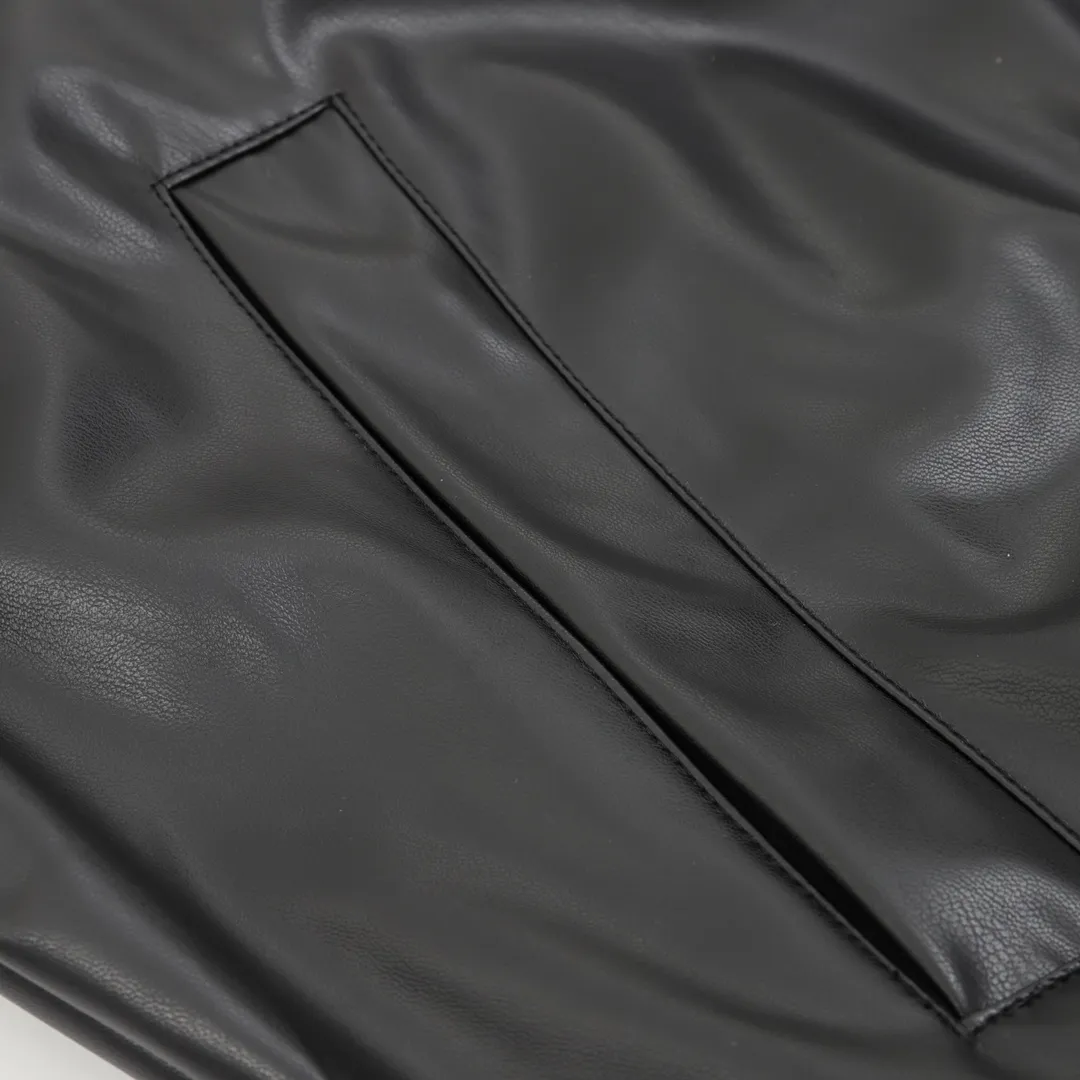 🅿️860 Balenciaga embroidered leather stand-collar jacket. The final selection of leather materials uses 1.2-thick lambskin, custom-made Tencel A100 +1400 quilted lining, moderate thickness, improving upper body comfort. Tajima imported machine embroidery, exclusive original development of hardware, restore the original 1:1 effect, complete set of wash marks and accessories, fashionable items are VIP tickets to the fashion world to enjoy a new level of fashion. size：S-L