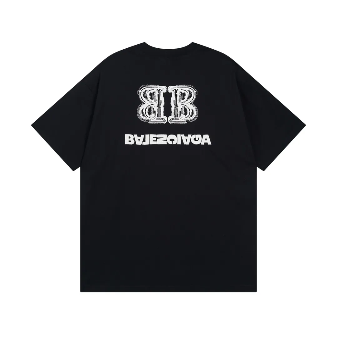 🅿️200 Detailed picture [Top version. Official website quality] BALENCI*GA/Paris BALENCI*GA# New style, BB reverse letter embroidery letter big LOGO short-sleeved T-shirt. More than 200,000 needles are used to embroider the logo letters on the front and back of the chest. Welcome to compare! The fabric is made of Paris ZP custom-woven and dyed 100% cotton double-yarn compact cotton. The weight is 260 grams. The cloth surface is clean. The cloth pattern is clear. It is soft and comfortable. It has good color fastness and is not easy to change color. The threads are woven and dyed with no color difference. The embroidery is done using imported Tajima embroidery machines. Super 15W needle thread embroidery, accurate positioning, three-dimensional effect, clear lines. No burrs and miscellaneous threads, ultra-high craftsmanship embroidery. The version adopts OS loose shoulder design. Same style for men and women. Code: BL223208 Color: black. Size: XS to L