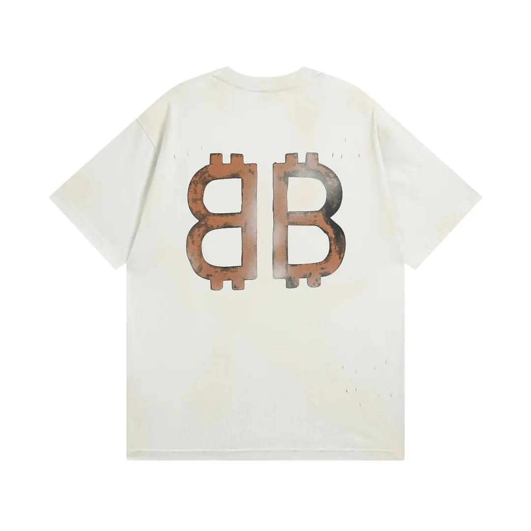 🅿️200 detailed pictures [Top version. Official website quality] BALENCI*GA/Paris. 2023 latest mud hand-painted worn distressed short-sleeved T-shirt. Brick cabinet synchronization. ⚠️Difference in market currency. YB development. Color system is black and blue. Worn. Hand-painted consistent with ZP,‼ ️The fabric is made of Paris ZP custom-woven and dyed 100% double yarn compact cotton. The weight is 260 grams. The cloth surface is clean. The cloth pattern is clear, soft and comfortable. The threads are dyed with no color difference. Ready-made garments are hand-painted, worn, and distressed, with heavy craftsmanship. Comparisons welcome. The version adopts OS loose shoulder design. Same style for men and women. Code: BL223202 Color: black blue, off-white, smoky gray, royal blue. Size: XS to L