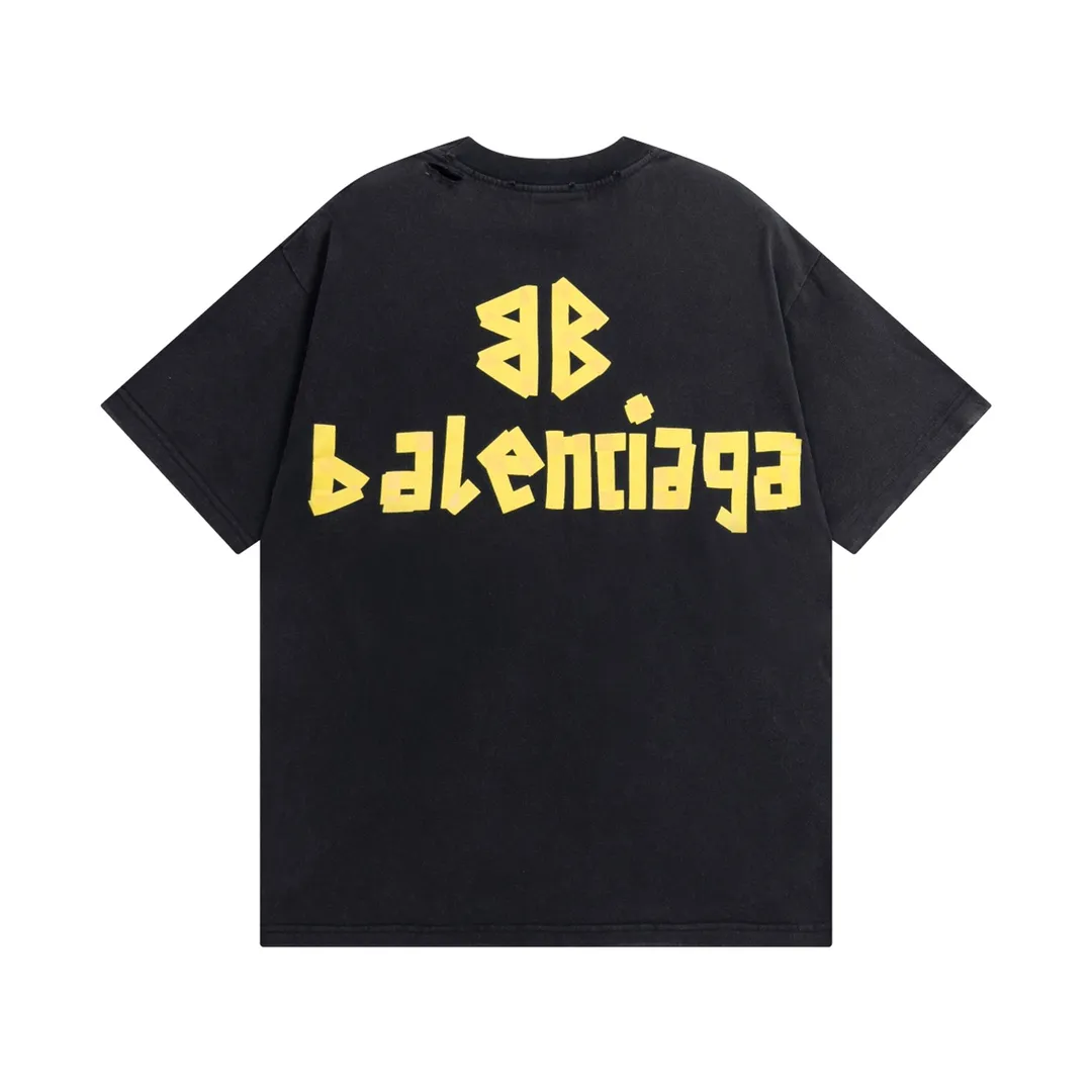 🅿️194 Detailed picture [Top version. Official website quality] BALENCI*GA/Paris. 23ss latest classic model. Tape pulp printing. Ready-to-wear washed and distressed short-sleeved T-shirt. Brick cabinet synchronization. The fabric is made of Paris ZP custom-woven and dyed 100% cotton double yarn compact cotton. The weight is 260 grams, the cloth surface is clean. The cloth pattern is clear, soft and comfortable, and the thread is dyed with no color difference. The classic pattern is printed with environmentally friendly imported materials, and the tape pattern is glued. The letters are clear and the effect is three-dimensional. Restored brick cabinet. The garments were washed and aged, and polished by many hands. Produced by ultra-heavy craftsmanship, the market currency is very different, welcome to compare.                                 Note⚠️ZP is made of iron gray garments that are washed and distressed. Pay attention to the big difference! Welcome to compare! The version adopts OS loose shoulder version. The same style for men and women. Code: BL223089 Color: iron gray, white, fluorescent green, gray blue, coffee color, fog blue, beige gray, burgundy, green, floral gray Size: XS S M L