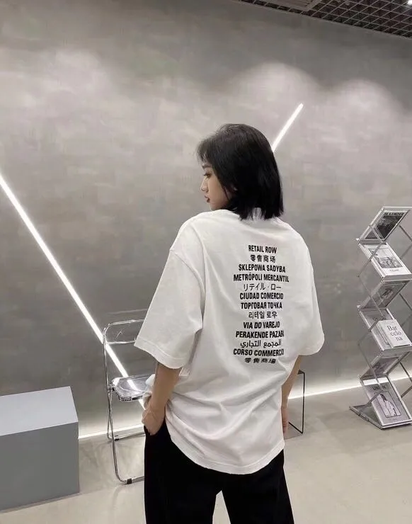 ♻️💯Reference model picture for the upper body❤️The top tested version of BALENCIAGA FORTNITE 10000 needle embroidery for men and women, the same style pure cotton loose short-sleeved T-shirt. The printing on the front and back are all made of 3S cherry blossom thread, and the machine uses Tajima embroidery machine imported from Japan. You can see the accuracy of the embroidery. There are no connecting lines between each letter, and the mold is arranged separately. Each letter/word is a printing group. The thread is cut after being embroidered, and there is absolutely no connecting line to embroider the next group. Therefore, the overall printing is refreshing and clear. The cost is huge, and the front and back printing takes an average of 10 minutes per set. One machine can produce 6 pieces per hour. The fabric is made of 24S 260g double yarn cotton fabric, which is full of drape and has good sweat absorption and breathability. Color: black, red Size: XS-L P:280