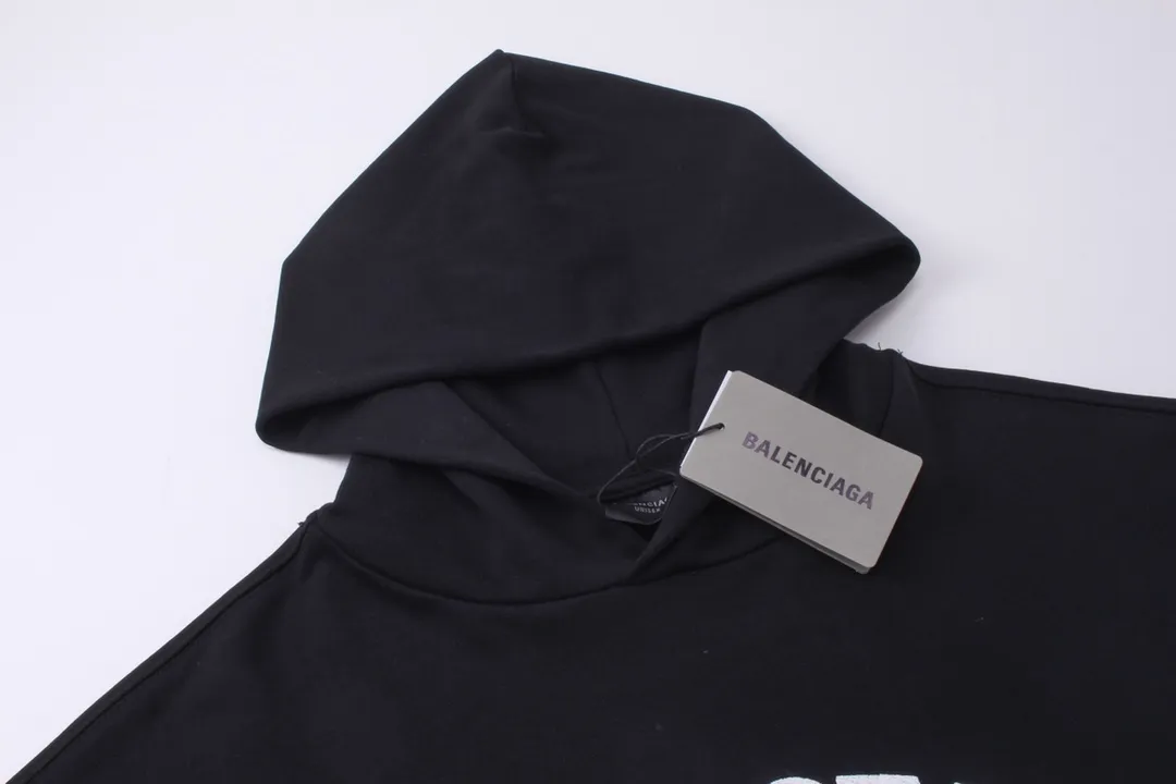 🅿️300 Detailed picture [Top version. Official website quality] BALENCI*GA/Paris BALENCI*GA#2024 latest model, large reverse letter LOGO icon embroidered hooded sweatshirt. Brick cabinet synchronization. Genuine products are developed and developed in the first time. Welcome to compare! The fabric is made of Paris ZP custom-woven and dyed cotton double-yarn large parka. The weight is 450 grams. The cloth surface is clean. The cloth pattern is clear. It is soft and comfortable. It has good color fastness and is not easy to change color. The threads are woven and dyed with no color difference. The embroidery is done using an imported Tajima embroidery machine, with a three-dimensional effect and clear lines. There are no burrs and miscellaneous threads, and the embroidery is of ultra-high craftsmanship. The version adopts OS loose shoulder design. Same style for men and women. Code: BL238023 Color: black, white Size: XS S M L