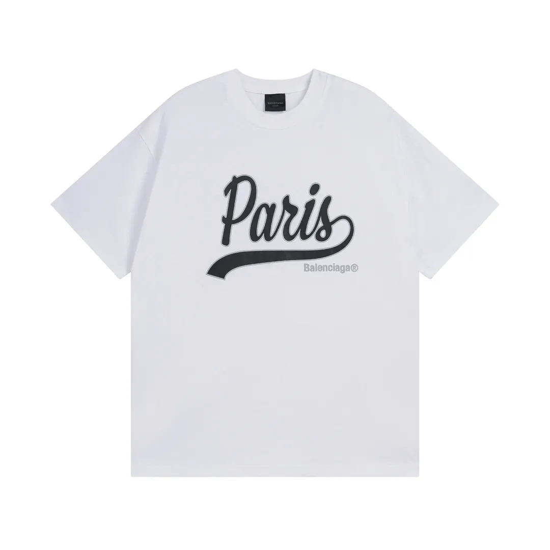 🅿️180 real photos [Top version. Official website quality] BALENCI*GA/Paris. SS24 latest model, front enjoy Paris art print short-sleeved T-shirt. Brick cabinet synchronization. Genuine product developed in the first time, happy to print and compare! The fabric is made of Paris ZP custom-woven and dyed cotton double yarn. Weighing 260 grams, the cloth surface is clean. The cloth pattern is clear, soft and comfortable. The threads are dyed with no color difference. The printing uses environmentally friendly imported materials. The letters are clear and the effect is three-dimensional. The version adopts OS loose shoulder design. Same style for men and women. Code: BL223370 Color: Lake blue, red, white Size: XS S M L