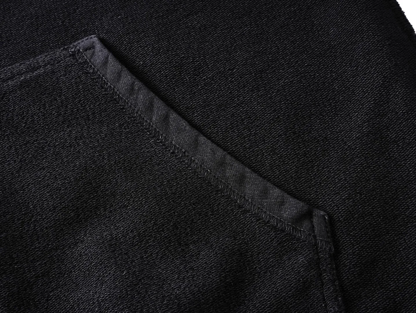 🅿️390 - BALENCI*GA Paris reverse embroidered washed distressed hooded zipper sweatshirt. The front and back embroidery is reverse embroidered with imported Tajima embroidery machine. The garment is stitched on the reverse. Ready-made garments are washed. Customized matching hardware. The letters are clear. The effect is three-dimensional. Exclusively pattern-woven and dyed 460g fabric. Threads are dyed in the same vat with zero color difference. Brick cabinet synchronization. Welcome to compare. Same style for men and women -Color: washed black -SIZE: Xs S M L style number 8993#