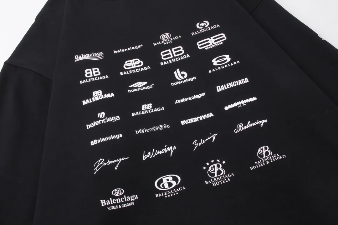 🅿️250 Detailed picture [Top version. Official website quality] BALENCI*GA/Paris BALENCI*GA# 2024 spring and summer new style, long-sleeved round neck sweatshirt with classic LOGO printed all over it. 2024 spring and summer new product. Brick cabinet synchronization. Welcome to compare. The fabric is made of Paris ZP custom-woven and dyed cotton sweatshirt. The weight is 450 grams, the cloth surface is clean, the cloth texture is clear, soft and comfortable. The color fastness is good. It is not easy to change color. The threads are woven and dyed with no color difference. The printing uses imported environmentally friendly rubber paddles, precision stencils, fine LOGO letters, clear letters, no burrs, and a three-dimensional effect. Restore brick cabinet. The version adopts OS loose shoulder style. Same style for men and women. Code: BL235563 Color: black, Mi Xing Size: XS S M L