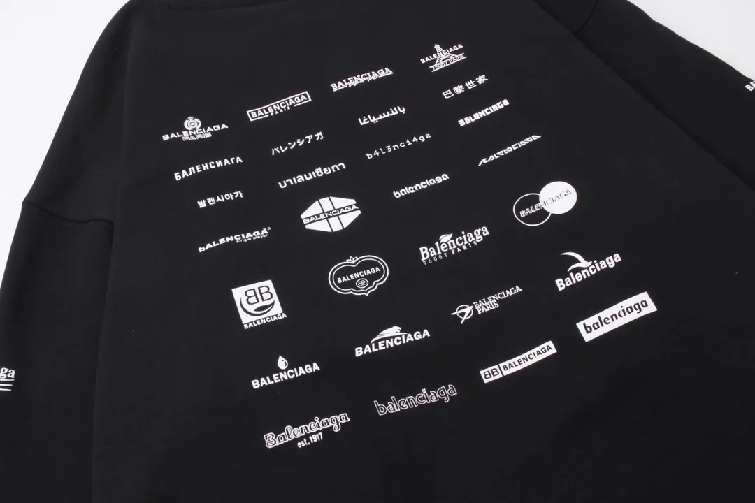 🅿️250 Detailed picture [Top version. Official website quality] BALENCI*GA/Paris BALENCI*GA# 2024 spring and summer new style, long-sleeved round neck sweatshirt with classic LOGO printed all over it. 2024 spring and summer new product. Brick cabinet synchronization. Welcome to compare. The fabric is made of Paris ZP custom-woven and dyed cotton sweatshirt. The weight is 450 grams, the cloth surface is clean, the cloth texture is clear, soft and comfortable. The color fastness is good. It is not easy to change color. The threads are woven and dyed with no color difference. The printing uses imported environmentally friendly rubber paddles, precision stencils, fine LOGO letters, clear letters, no burrs, and a three-dimensional effect. Restore brick cabinet. The version adopts OS loose shoulder style. Same style for men and women. Code: BL235563 Color: black, Mi Xing Size: XS S M L