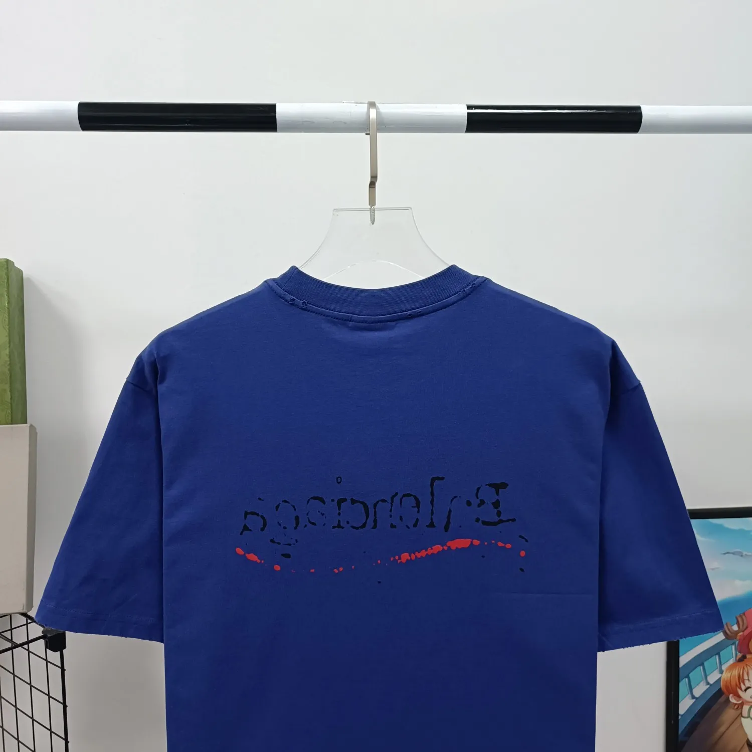 [New arrival] Top tested version BALENCIAGA 23SS male and female couple star same style pure cotton loose Cola Malone graffiti ripped short-sleeved T-shirt. Customized 1:1 colorless dyed fabric. Matched thread. Double enzyme garment wash to ensure durability and washability and not easy to deform. Imported machine water-based ink printing, delicate printing, like graffiti. Purely hand-washed, polished and aged! Comparable to yb, the quality is very different from the market version. If you know the goods, please compare. The fabric is made of 280g double-ply double-yarn plain cotton loose fabric. It feels smooth, loose, breathable and full of drape.  Color: Yellow Blue Size: XS-L P:270