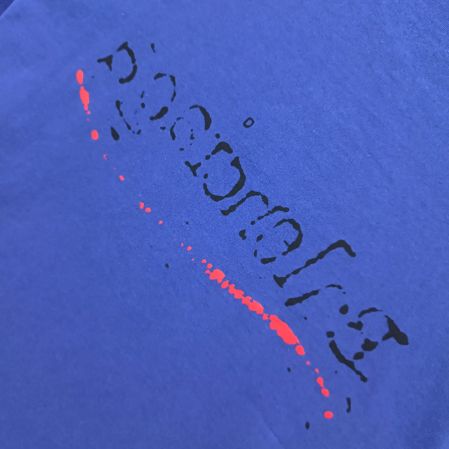 [New arrival] Top tested version BALENCIAGA 23SS male and female couple star same style pure cotton loose Cola Malone graffiti ripped short-sleeved T-shirt. Customized 1:1 colorless dyed fabric. Matched thread. Double enzyme garment wash to ensure durability and washability and not easy to deform. Imported machine water-based ink printing, delicate printing, like graffiti. Purely hand-washed, polished and aged! Comparable to yb, the quality is very different from the market version. If you know the goods, please compare. The fabric is made of 280g double-ply double-yarn plain cotton loose fabric. It feels smooth, loose, breathable and full of drape.  Color: Yellow Blue Size: XS-L P:270