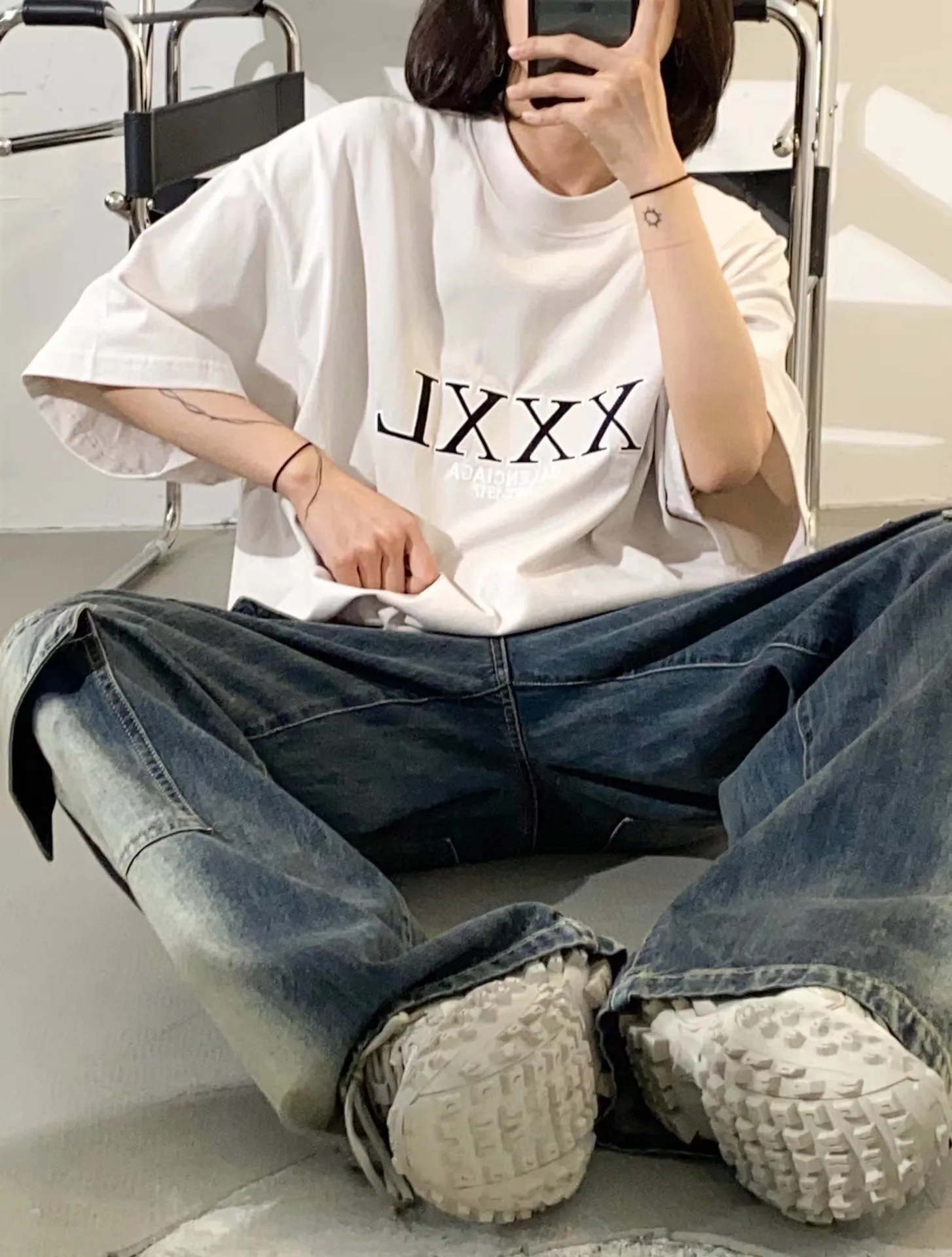 ♻️💯Upper body reference model picture❤️Top tested version BALENCIAGA new XXXL letter embroidery milk white latest style bottoming short-sleeved T-shirt [new ceiling level] - 2023 new version shipped! Feel free to compare top quality products!  -Using imported Tajima 10w needle machine embroidery, high-density embroidery letter wrapping technology, full details and no tails, clear letters without connections‼ ️ - BLCG's latest fashion series, Jay Chou's same upper body, new models are released every year, milk white color is new this year, I didn't hesitate to buy it as soon as I saw it, the upper body is whiter, I love this color so much! The new customized fruit pattern collar label is different from the previous embroidered LOGO collar label, please pay attention to the distinction! -Full set of 1:1 customized accessories + Sydney paper with logo + new version of handbags at the counter + three labels for large products + original hangtag -The webbing on the back collar extends to the shoulders for reinforcement, and the stitches are downturned at the joints. Imported elliptical machine with imported glue technology. Overall printing without teeth. 32s280g double yarn combed cotton fabric, weighing up to 400 grams after washing!  Color: Washed Black Apricot Size: XS-L P:310