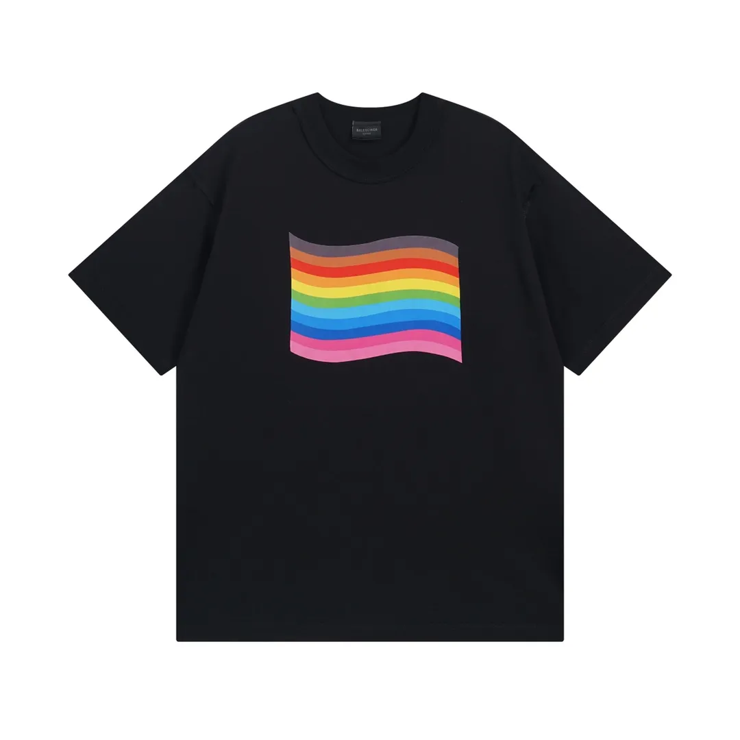 🅿️190 detailed pictures [Top version. Official website quality] BALENCI*GA/Paris. 24SS latest rainbow direct-injection short-sleeved T-shirt, all pattern details and colors are customized on Y boards, brick cabinets are synchronized. Genuine products are developed in the first time, and you can print and compare! The fabric is made of Paris ZP custom-woven and dyed cotton double yarn. Weighing 260 grams, the cloth surface is clean. The cloth pattern is clear, soft and comfortable. The threads are dyed with no color difference. The printing uses environmentally friendly imported materials for direct printing, and the color and gloss are consistent with the original product. The garments are worn out. The version adopts OS loose shoulder design. Same style for men and women. Code: BL223380 Color: black Size: XS to L