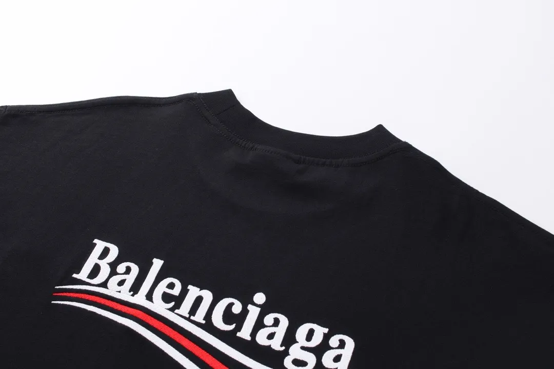 🅿️190 Real photos [Top version. Official website quality] BALENCI*GA/Paris#Classic.Coke embroidered long-sleeved T-shirt# The fabric is made of Paris ZP custom-woven and dyed cotton double yarn. Weighing 260 grams, the cloth surface is clean. The cloth pattern is clear, soft and comfortable. The threads are dyed with no color difference. The classic pattern embroidery uses an imported embroidery machine, and the embroidery thread color is embroidered according to the original color. It is produced according to the pictures in the Jubie market. The letters are clear. The three-dimensional effect is strong. The version adopts the OS loose shoulder design. The same style for men and women. Coding: BL225007 Color: Black Size: XS S M L