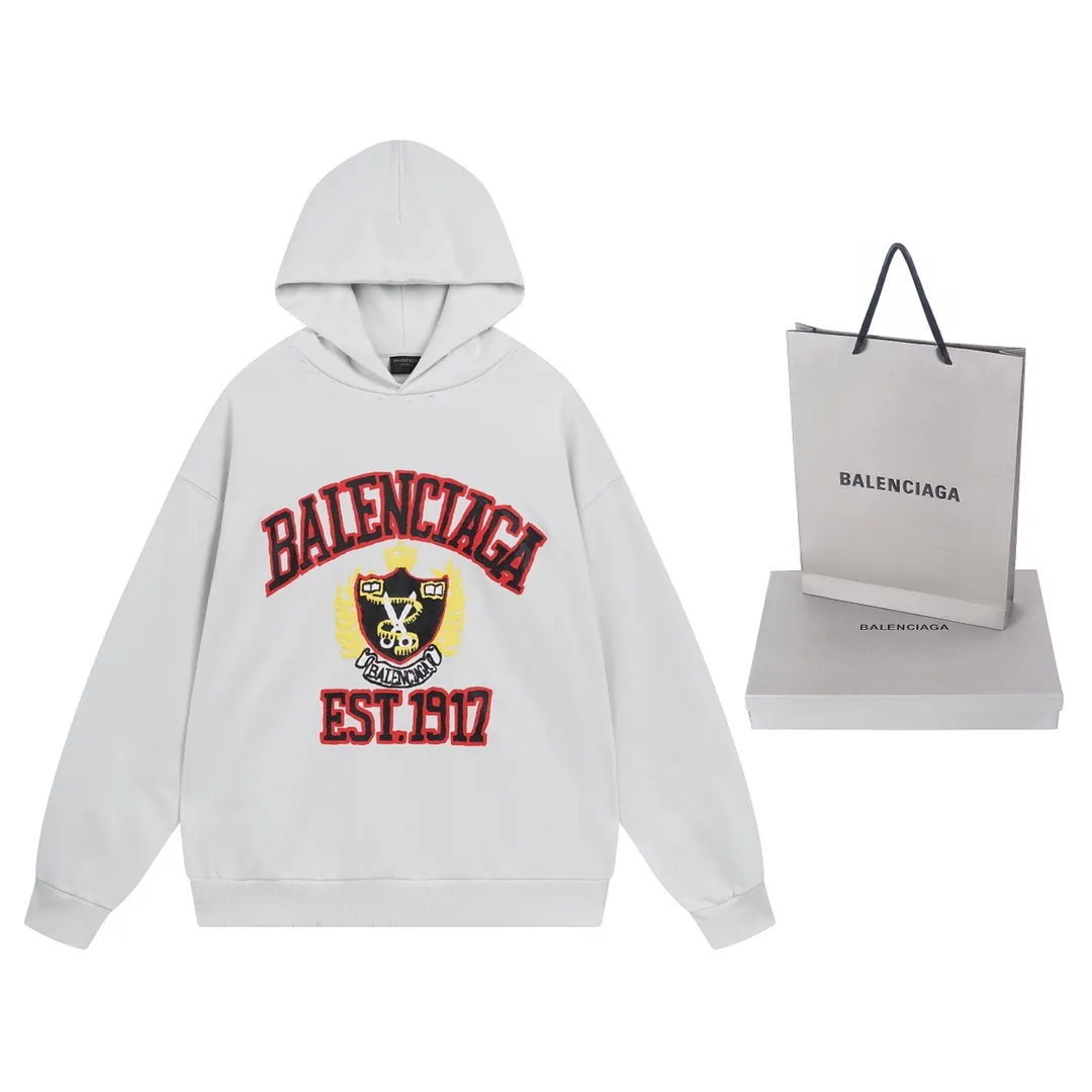 🅿️316 Detailed picture [Top version. Official website quality] BALENCI*GA/Paris. 23 spring new style, crown wheat scissors foam printing process. Ready-to-wear distressed washed long-sleeved hooded sweatshirt. Brick cabinet synchronization. The fabric is made of Paris ZP custom-woven and dyed cotton sweatshirt. The weight is 450 grams, the cloth surface is clean. The cloth pattern is clear, soft and comfortable. The threads are dyed with no color difference. The classic pattern is printed with environmentally friendly imported materials, hand-painted effect foam printing, the effect is three-dimensional and restores the brick cabinet. Different market currencies, welcome to compare. The version adopts OS loose shoulder design. Same style for men and women. Code: BL238067 Color: washed black, off-white Size: XS S M L