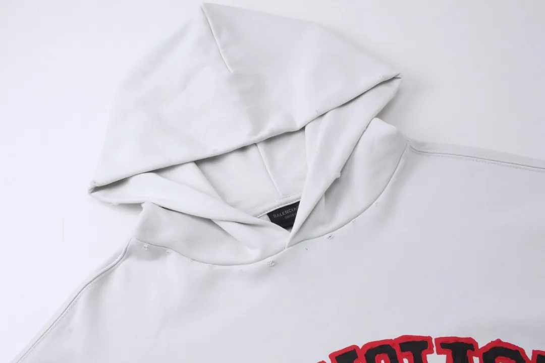 🅿️316 Detailed picture [Top version. Official website quality] BALENCI*GA/Paris. 23 spring new style, crown wheat scissors foam printing process. Ready-to-wear distressed washed long-sleeved hooded sweatshirt. Brick cabinet synchronization. The fabric is made of Paris ZP custom-woven and dyed cotton sweatshirt. The weight is 450 grams, the cloth surface is clean. The cloth pattern is clear, soft and comfortable. The threads are dyed with no color difference. The classic pattern is printed with environmentally friendly imported materials, hand-painted effect foam printing, the effect is three-dimensional and restores the brick cabinet. Different market currencies, welcome to compare. The version adopts OS loose shoulder design. Same style for men and women. Code: BL238067 Color: washed black, off-white Size: XS S M L