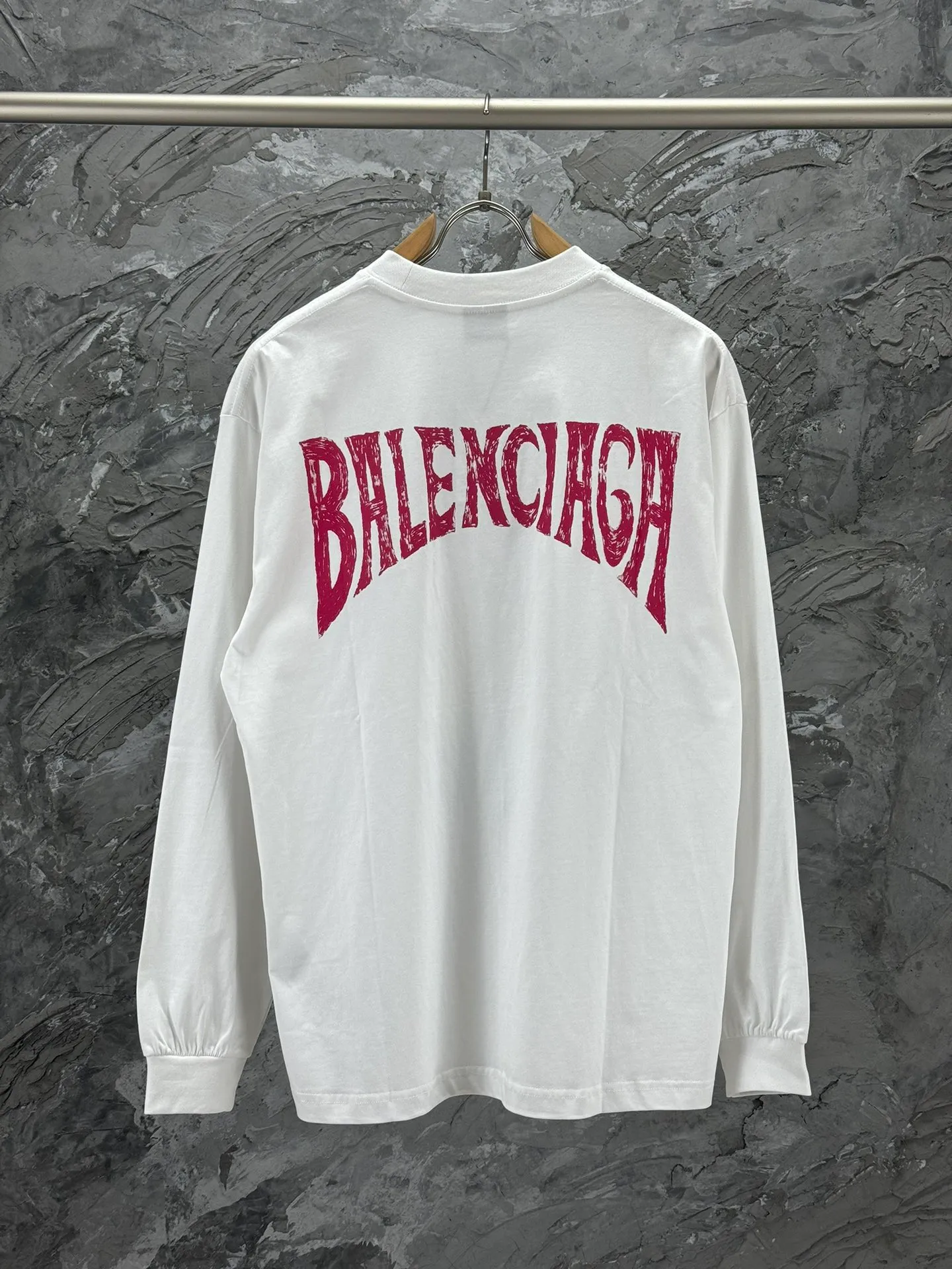 🅿️250 BALENCI*GA Paris Hawaiian Coconut Tower Long Sleeve. The fabric is made of Paris custom-woven and dyed double yarn pure cotton fabric. The weight is 280g. The thread is custom-woven and dyed without color difference. The front and rear panels are printed by imported machine. Two high-temperature setting washes. Os dropped shoulders and loose version. Same style for men and women -Color: Black Ivory White -SIZE: XS S M L Style No. 8615#
