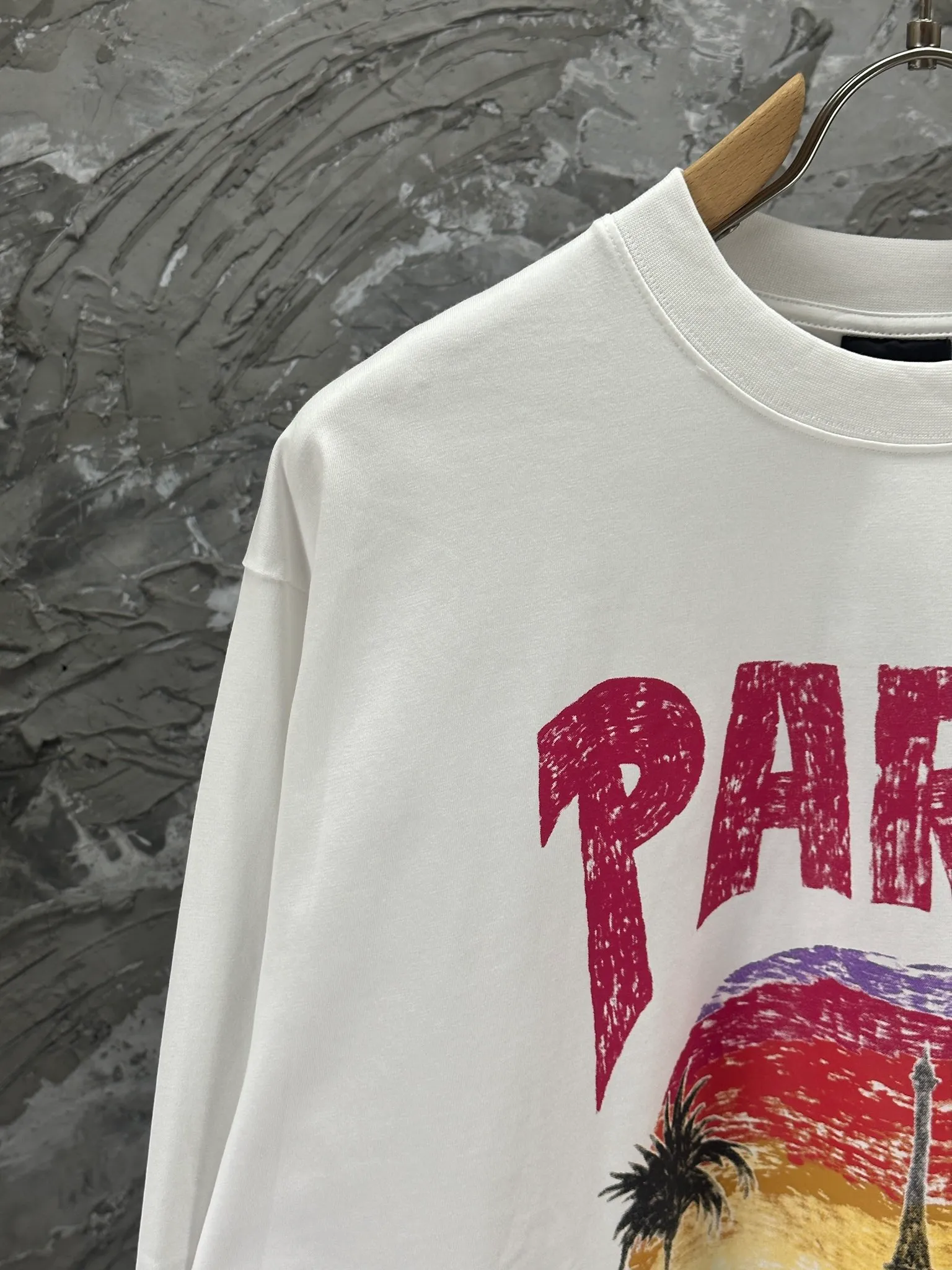 🅿️250 BALENCI*GA Paris Hawaiian Coconut Tower Long Sleeve. The fabric is made of Paris custom-woven and dyed double yarn pure cotton fabric. The weight is 280g. The thread is custom-woven and dyed without color difference. The front and rear panels are printed by imported machine. Two high-temperature setting washes. Os dropped shoulders and loose version. Same style for men and women -Color: Black Ivory White -SIZE: XS S M L Style No. 8615#