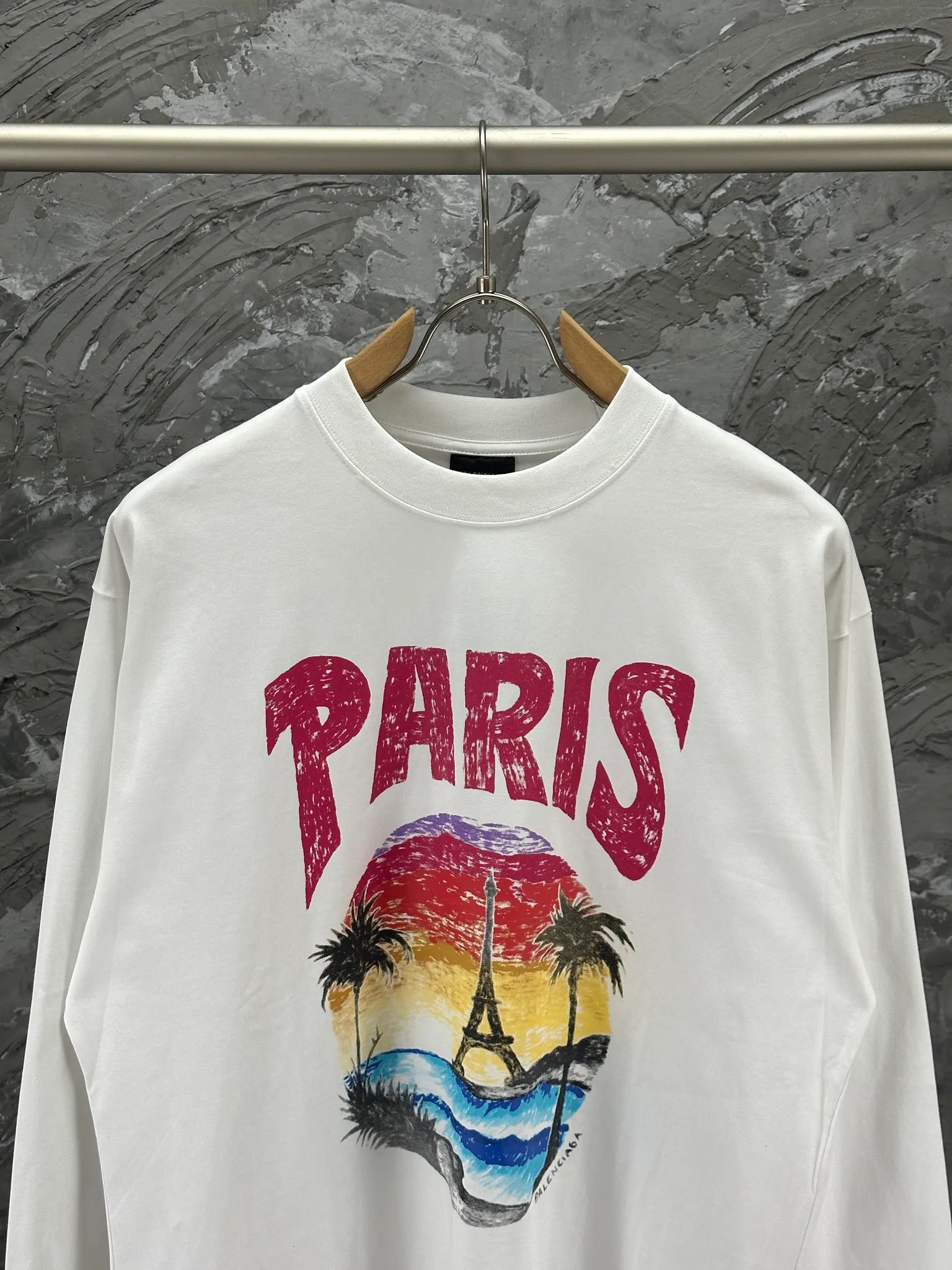 🅿️250 BALENCI*GA Paris Hawaiian Coconut Tower Long Sleeve. The fabric is made of Paris custom-woven and dyed double yarn pure cotton fabric. The weight is 280g. The thread is custom-woven and dyed without color difference. The front and rear panels are printed by imported machine. Two high-temperature setting washes. Os dropped shoulders and loose version. Same style for men and women -Color: Black Ivory White -SIZE: XS S M L Style No. 8615#