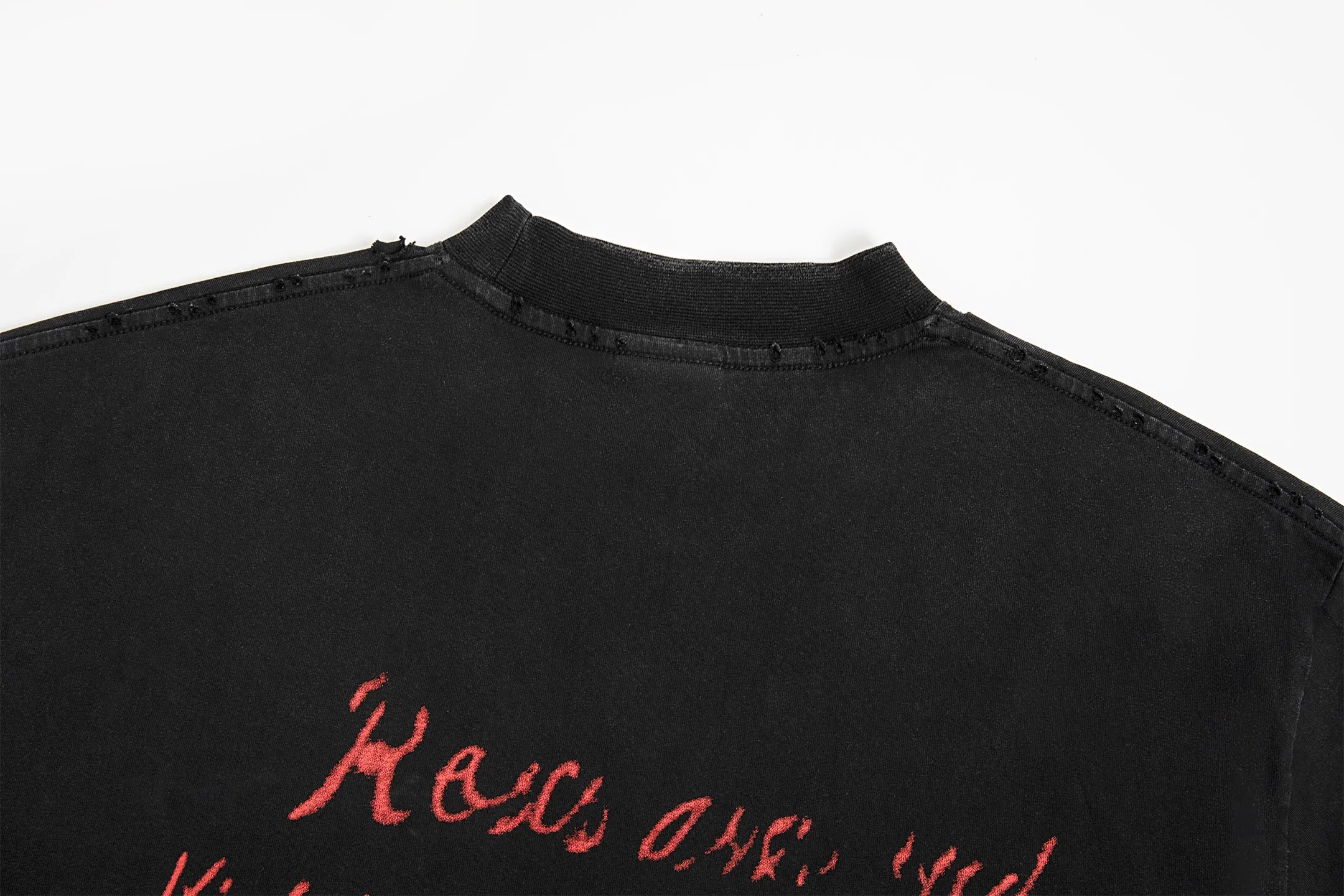 🅿️180 9189# Detailed picture Top version [[BALENCIA*GA] official website quality Paris's new Chinese Valentine's Day limited edition short-sleeved T-shirt OS version Loose dropped shoulders Unisex style Fabric: 260g 100% cotton double yarn Process: Front and back digital direct printing Garment wash Frayed Distressed Styling Solid color Color: Washed black off-white Size: XS S M L