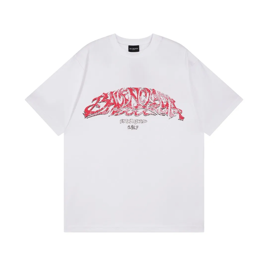 🅿️186 Detail Picture [Top version. Official website quality] BALENCI*GA/Paris. 2024 latest flame graffiti direct-printed short-sleeved T-shirt. Brick cabinet synchronization. ⚠️Difference in market currency. Developed by YB. The fabric is made of Paris ZP custom-woven and dyed 100% cotton double yarn compact cotton. The weight is 260 grams, the cloth surface is clean. The cloth pattern is clear, soft and comfortable. The threads are dyed with no color difference. The front and back printing adopts Kornit direct-injection printing pattern and adopts OS loose shoulder-dropping pattern. Same style for men and women. Code: BL223109 Color: dark gray blue. Pink. White Size: XS to L