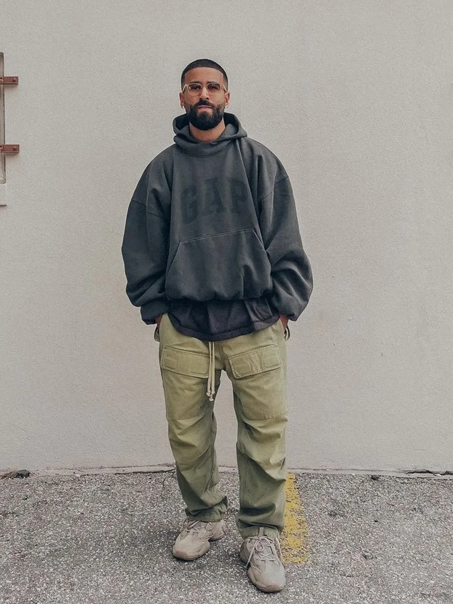 ♻️💯Reference model picture for upper body❤️Top tested version YEEZY co-branded GAP co-branded BALENCIAGA three-party co-branded peace dove theme male and female couple star same style pure cotton hoodie sweatshirt Justin Bieber concert same style upper body of many stars detonating the trend market oversiez street style Fabric: This year this fabric can be said to be the ceiling in the industry, the quality is directly full, and the 460g double-strand terry with high-end and high-end positioning is used. Who knows if you get started? The four colors are all original and dyed. There is no color difference with the original. Details: The collar label is original hot stamped and restored one to one. The size is the same. The code mark is clear. The washing wheat is copied word for word. The front letters are water transfer printing, which is light and clear. And the pigeon at the back has put a lot of effort into restoring it. Countless versions have been made. The pigeon has numerous small cracks in different shades. PS: Do not wash by soaking, violent washing, or warm water. Color: washed black, charcoal gray, cement white, brown Size: S-XL P:410