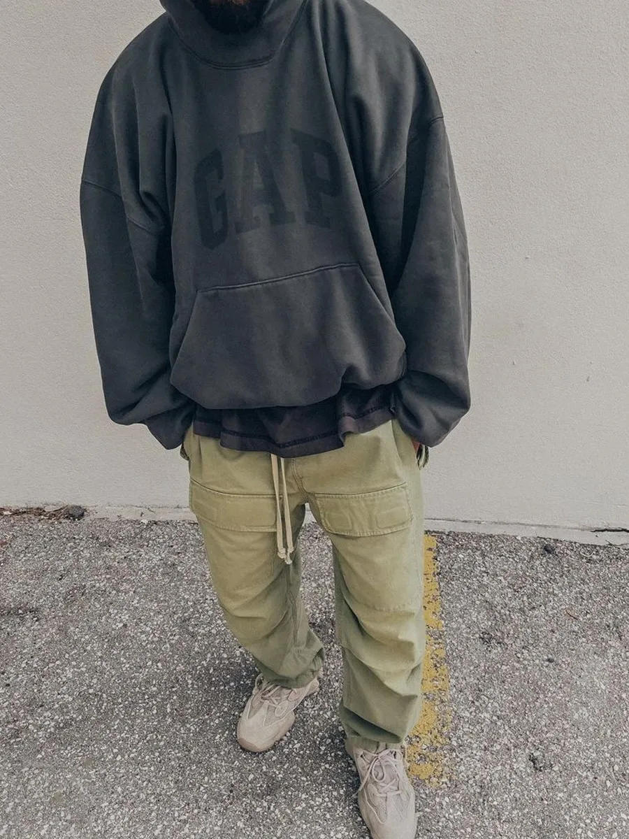 ♻️💯Reference model picture for upper body❤️Top tested version YEEZY co-branded GAP co-branded BALENCIAGA three-party co-branded peace dove theme male and female couple star same style pure cotton hoodie sweatshirt Justin Bieber concert same style upper body of many stars detonating the trend market oversiez street style Fabric: This year this fabric can be said to be the ceiling in the industry, the quality is directly full, and the 460g double-strand terry with high-end and high-end positioning is used. Who knows if you get started? The four colors are all original and dyed. There is no color difference with the original. Details: The collar label is original hot stamped and restored one to one. The size is the same. The code mark is clear. The washing wheat is copied word for word. The front letters are water transfer printing, which is light and clear. And the pigeon at the back has put a lot of effort into restoring it. Countless versions have been made. The pigeon has numerous small cracks in different shades. PS: Do not wash by soaking, violent washing, or warm water. Color: washed black, charcoal gray, cement white, brown Size: S-XL P:410
