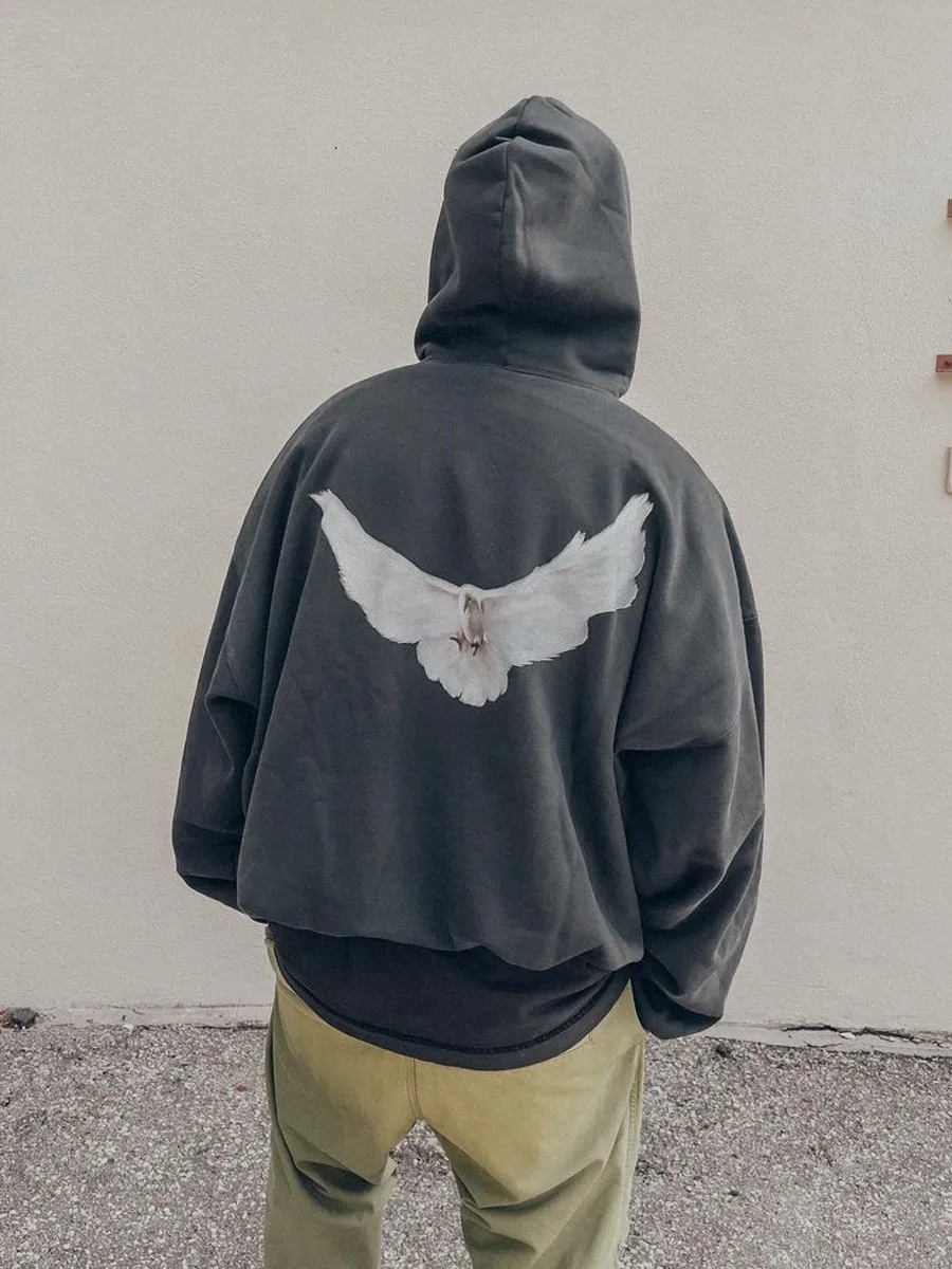 ♻️💯Reference model picture for upper body❤️Top tested version YEEZY co-branded GAP co-branded BALENCIAGA three-party co-branded peace dove theme male and female couple star same style pure cotton hoodie sweatshirt Justin Bieber concert same style upper body of many stars detonating the trend market oversiez street style Fabric: This year this fabric can be said to be the ceiling in the industry, the quality is directly full, and the 460g double-strand terry with high-end and high-end positioning is used. Who knows if you get started? The four colors are all original and dyed. There is no color difference with the original. Details: The collar label is original hot stamped and restored one to one. The size is the same. The code mark is clear. The washing wheat is copied word for word. The front letters are water transfer printing, which is light and clear. And the pigeon at the back has put a lot of effort into restoring it. Countless versions have been made. The pigeon has numerous small cracks in different shades. PS: Do not wash by soaking, violent washing, or warm water. Color: washed black, charcoal gray, cement white, brown Size: S-XL P:410