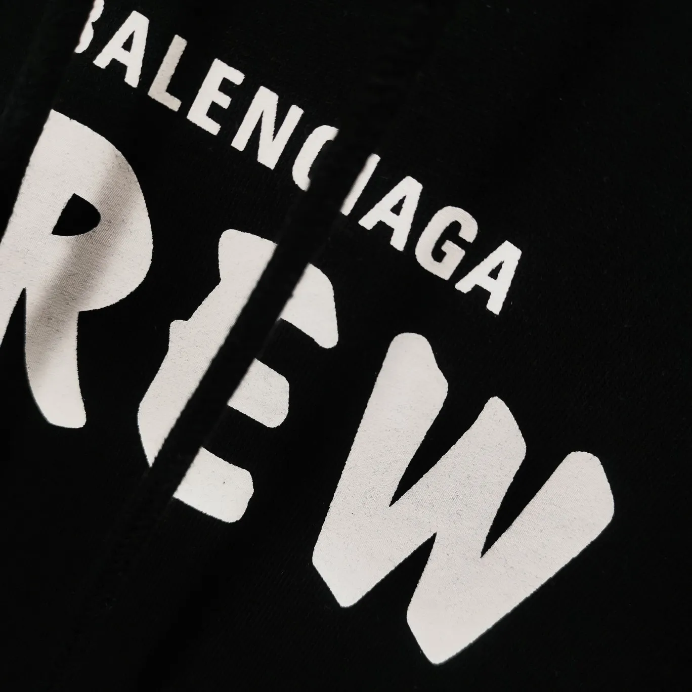 Supplementary details - the top tested version BALENCIAGA Balenciaga CREW staff limited to male and female couples star autumn and winter pure cotton hoodie sweatshirt hooded. As a Balenciaga 20th anniversary employee limited short-sleeve, full of Parisian feelings, highly recommended! ! The letters on the chest are also very simple and elegant, and the shape is super OS. The whole dress has been washed, and the 480g combed cotton terry fabric is very textured and you can touch it! High-definition imported glue and high-coverage screen printing on the chest, the dots are very precise. Color: Peach Pink Lemon Yellow Black White Size: XS-L P:430
