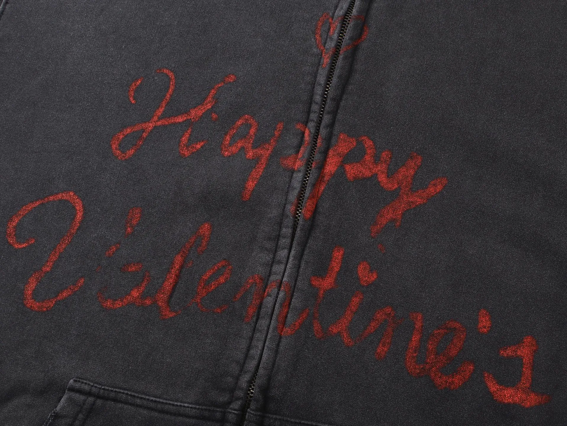 🅿️380 real photos [Top version. Official website quality] BALENCI*GA/Paris.SS25 latest model, Paris Valentine’s Day limited edition. Washed and distressed hooded sweatshirt with direct English print on the front and back. Brick cabinets are synchronized. Genuine products are developed at the first time. Welcome to compare! . The fabric is made of Paris ZP custom-woven and dyed cotton sweatshirt. The weight is 460 grams. The cloth surface is clean. The cloth pattern is clear, soft and comfortable. The threads are dyed with no color difference. The printing uses direct-injection environmentally friendly imported materials. The letters are clear and the effect is three-dimensional. The version adopts OS loose shoulder design. Same style for men and women. Code: BL259929 Color: washed black, gray and white. Size: XS S M L
