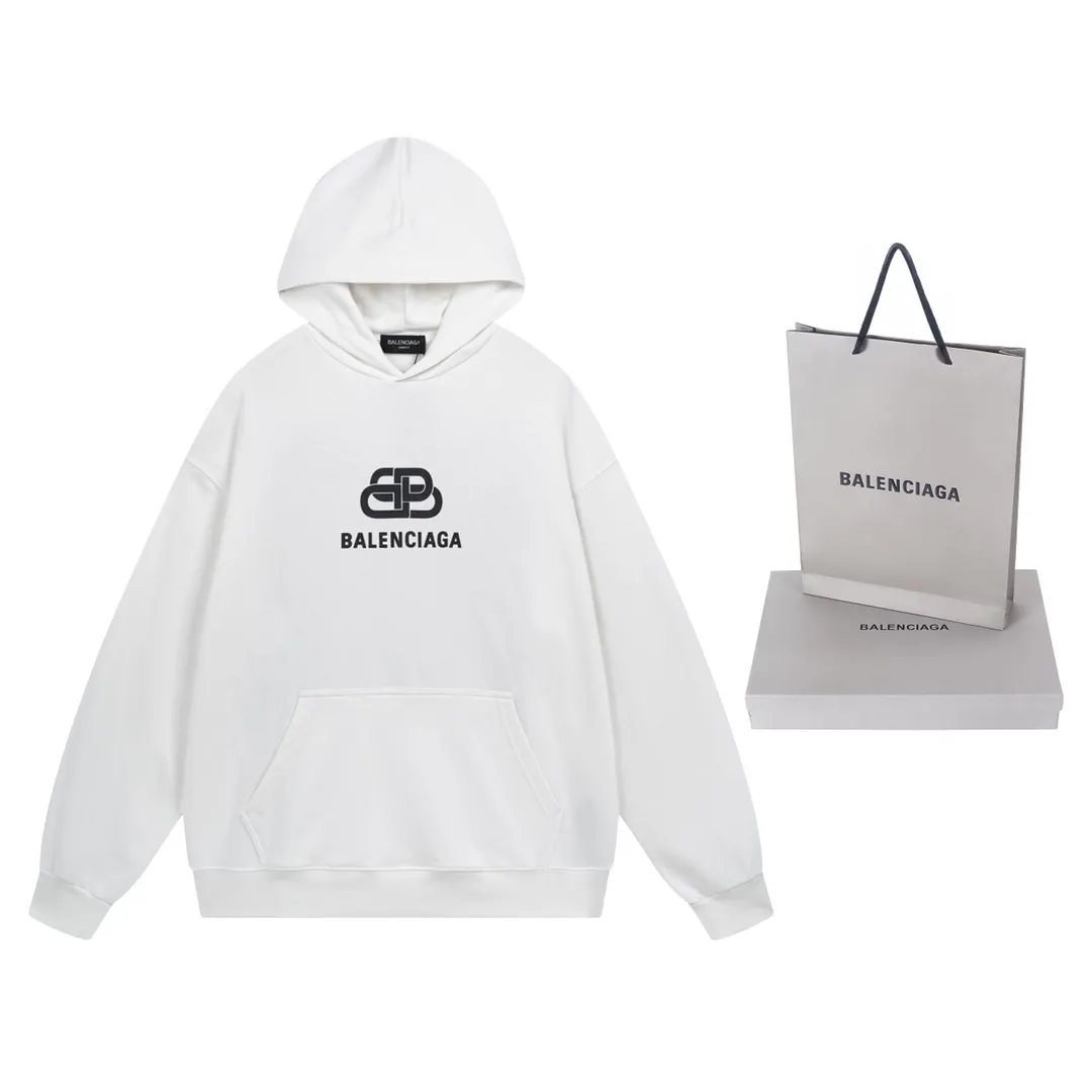 🅿️280 Detailed picture [Top version. Official website quality] BALENCI*GA/Paris. Classic style. Lock letter LOGO long-sleeved hooded sweatshirt. Brick cabinet synchronization.                       The fabric is made of Paris ZP custom-woven and dyed cotton sweatshirt. The weight is 450 grams. The cloth surface is clean. The cloth pattern is clear, soft and comfortable. The threads are dyed with no color difference. The classic pattern is printed with environmentally friendly imported materials, precision printing screen, the letters are clear, the effect is three-dimensional, and the brick cabinet is restored. The version adopts the OS loose shoulder version. Same style for men and women Coding: BL238053 Color: black, white Size: XS,