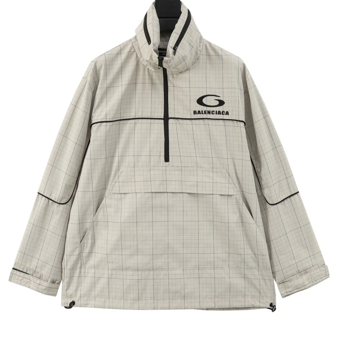 🅿️620 Balenciaga/Balenciaga Embroidered Stand Collar Half-Zip Plaid Jacket Embroidery: Straight lines, round curves; Neat stitches, no jagged edges; Embroidered surface is flat, silk strands are not skewed; Needle spacing is consistent, no bottom exposed, no overlap; Embroidered surface is smooth, without ink marks and other stains. Advanced imported embroidery machines are used to ensure the quality of each customer's logo embroidery. Fabric: Made of 26-count combed cotton + 10-count 100% cotton, with a weight of 140G. The fabric uses high-quality domestic Xinjiang cotton yarn. Xinjiang cotton is recognized as a superior material among domestic cotton. The fabric is woven using the internationally recognized Fukuhara knitting machine. The fabric has clear texture, good resilience, strong wrinkle resistance, good abrasion resistance and breathability. It is close to the skin, not easy to loosen and has a long-lasting wide effect. The fabric has good gloss, strength and wear resistance, small shrinkage and a good skeleton feel. The pure cotton cloth is produced by air flow liquid cylinder. The environmentally friendly dyeing meets the national first-class product requirements. It is not easy to fade and is not prone to creases and claw marks. It can be worn all year round: the sewing machine needle uses No. 9 round-head needles, which will not puncture or break the fibers of the fabric, and the thread density is 3CM/14 needles, which is tight, not loose, and not sparse; the sewing thread uses imported oil-proof treated thread, and there will be no oil stains; the car is an imported car with a silver sword and a knife, which does not eat or leave any cloth. It has a full sense of high brand quality! size：XS-L