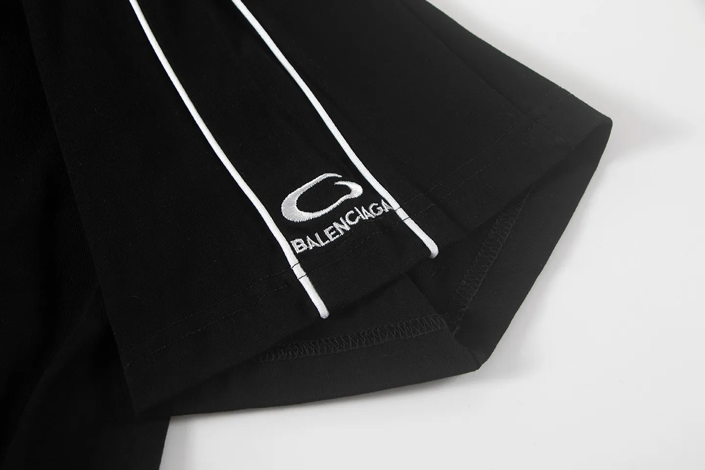 🅿️200 Balenciaga 2026 new T-shirt jersey Material: Made of high version 300g double yarn combed cotton Size: S M L XL Color: black and white Style number: W888