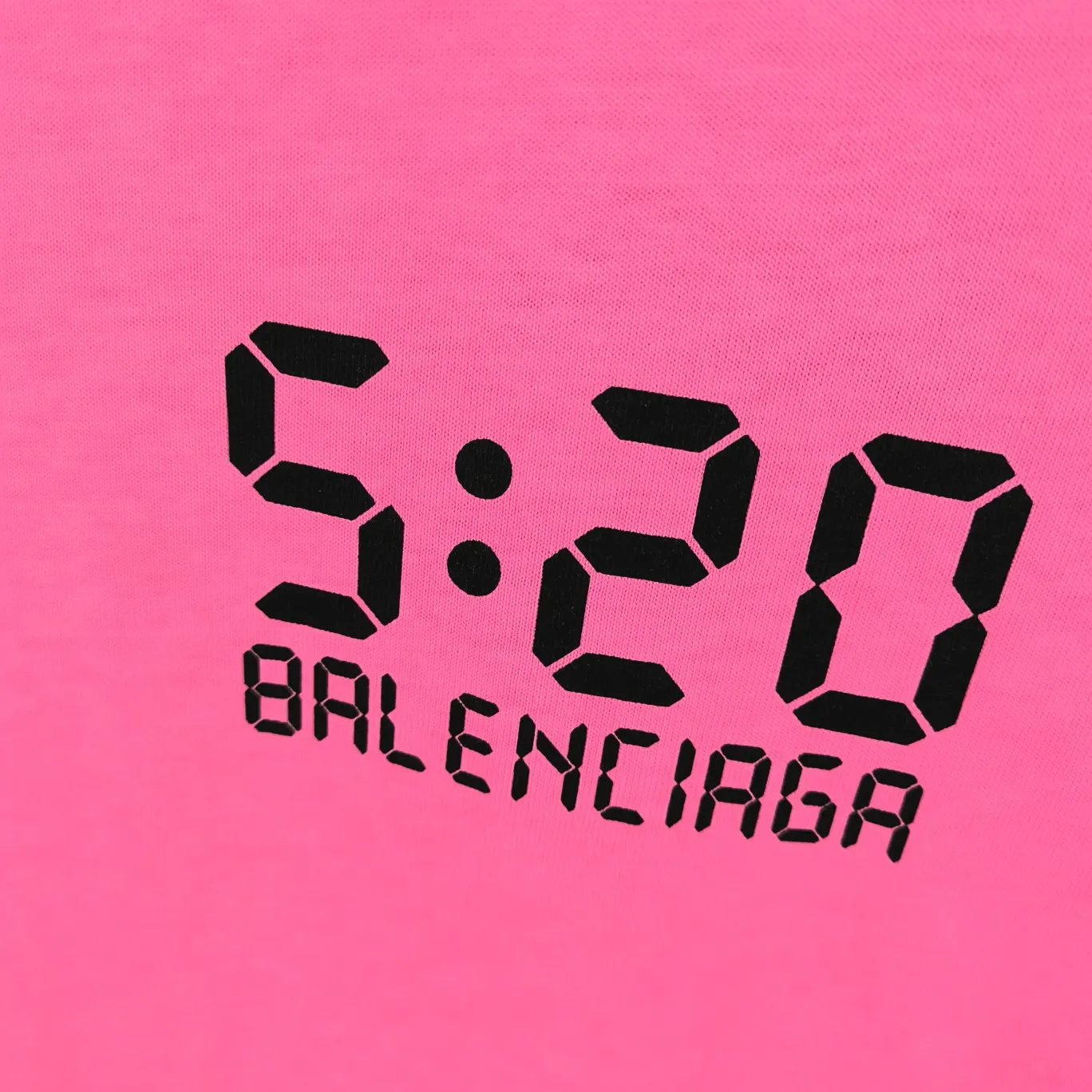 [New arrival] The top tried version BALENCIAGA 520 limited capsule series I love you Jay Chou's same style 5:20 male and female couples are the same fashion brand pure cotton loose breathable short sleeves. The 520 font on the chest particularly highlights the theme of this short sleeve. Obvious, naked expression. 26S280g pure cotton fabric Color: washed black white Size: XS-L P:240