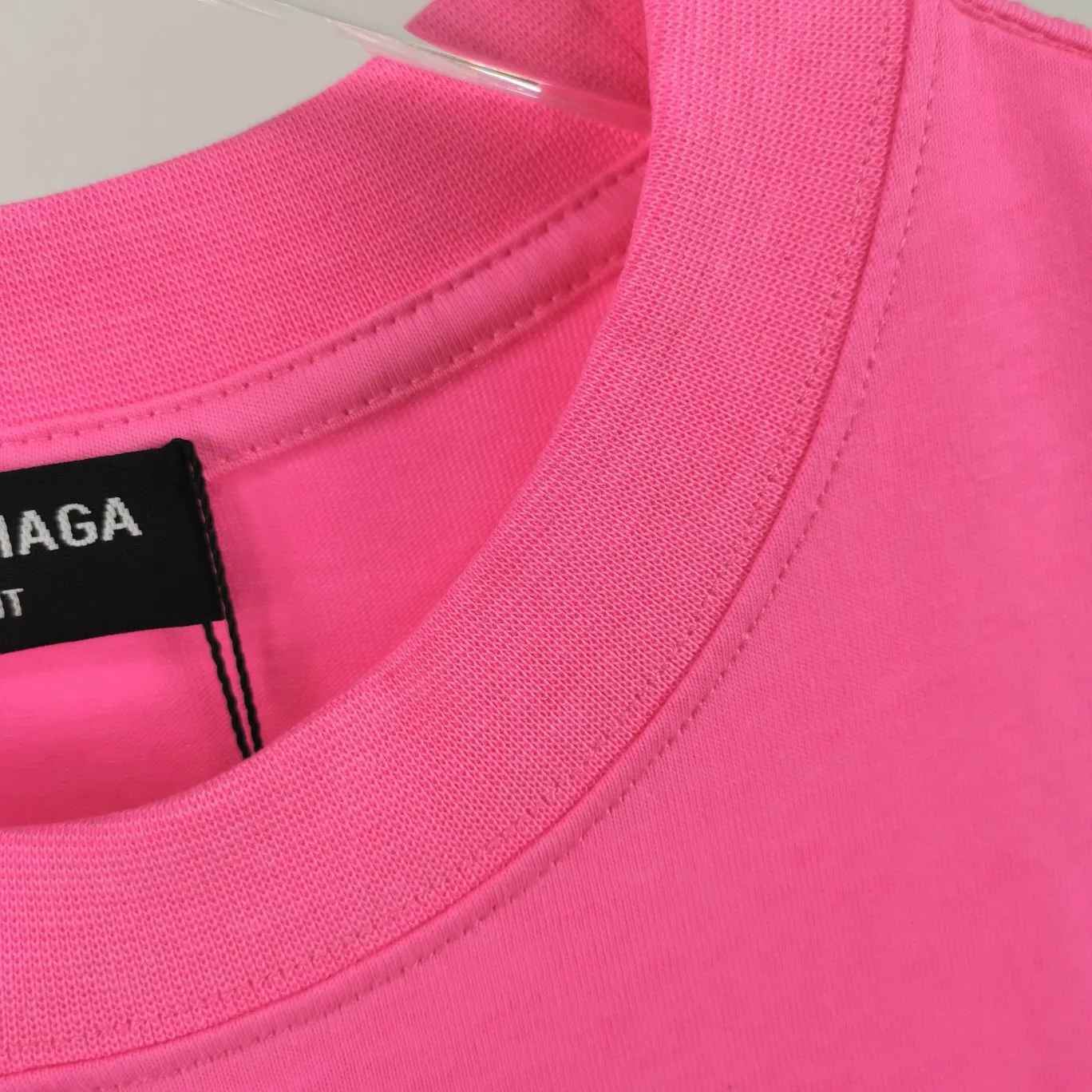 [New arrival] The top tried version BALENCIAGA 520 limited capsule series I love you Jay Chou's same style 5:20 male and female couples are the same fashion brand pure cotton loose breathable short sleeves. The 520 font on the chest particularly highlights the theme of this short sleeve. Obvious, naked expression. 26S280g pure cotton fabric Color: washed black white Size: XS-L P:240