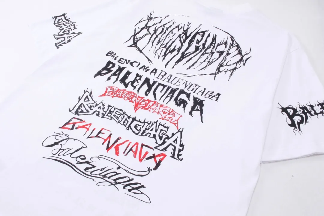 🅿️186 Detailed Pictures [Top version. Official website quality] BALENCI*GA/Paris. 2024 new model. Year of the Dragon limited print short-sleeved T-shirt, synchronized with brick cabinet. Developed genuine product at the first time, enjoy printing and comparison! The fabric is made of Paris ZP custom-woven and dyed cotton double yarn. Weighing 260 grams, the cloth surface is clean. The cloth pattern is clear, soft and comfortable. The threads are dyed with no color difference. The classic LOGO is made of environmentally friendly imported materials, drawn silk flowers, with clear letters and three-dimensional effect. Restore the brick cabinet. Welcome to compare, the version adopts the OS loose shoulder version. Same style for men and women Coding: BL223322 Color: black, white, red, pink Size: XS to L