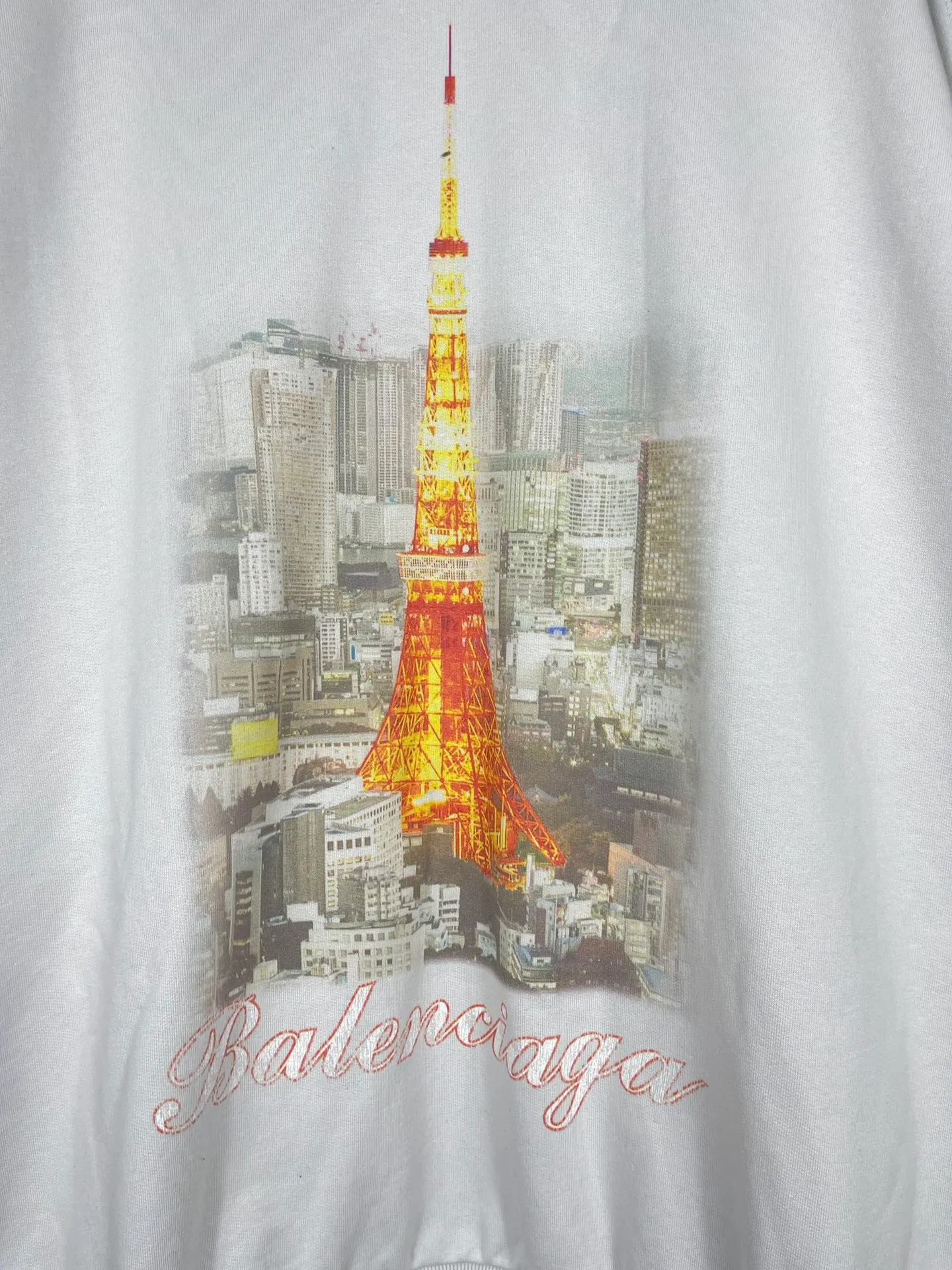 🅿️340 real photos [Top version. Official website quality] BALENCI*GA/Paris. 2024 new style, Paris. Japan Tokyo Tower limited edition. Front and rear panels direct-injection printing, washed and distressed hooded sweatshirt, 2024 new style. Y plate customization. Special market currency. Brick cabinets are synchronized. Genuine products are developed at the first time, and you can print and compare! The fabric is made of Paris ZP custom-woven and dyed cotton sweatshirt. Weighing 460 grams, the cloth surface is clean. The cloth pattern is clear, soft and comfortable. The threads are dyed with no color difference. The printing uses environmentally friendly imported materials for direct-injection printing, with clear letters and three-dimensional effect. The entire garment is washed, distressed and worn. The version adopts OS loose shoulder design. Same style for men and women. Code: BL238933 Color: black and blue, gray and white Size: XS S M L