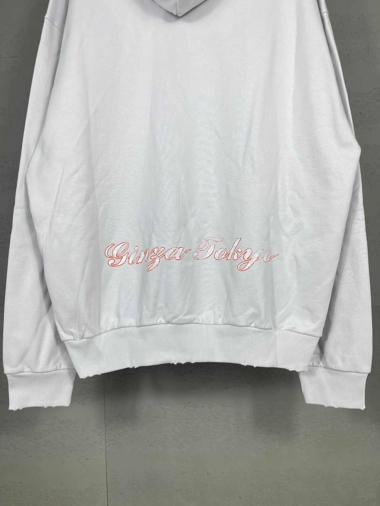 🅿️340 real photos [Top version. Official website quality] BALENCI*GA/Paris. 2024 new style, Paris. Japan Tokyo Tower limited edition. Front and rear panels direct-injection printing, washed and distressed hooded sweatshirt, 2024 new style. Y plate customization. Special market currency. Brick cabinets are synchronized. Genuine products are developed at the first time, and you can print and compare! The fabric is made of Paris ZP custom-woven and dyed cotton sweatshirt. Weighing 460 grams, the cloth surface is clean. The cloth pattern is clear, soft and comfortable. The threads are dyed with no color difference. The printing uses environmentally friendly imported materials for direct-injection printing, with clear letters and three-dimensional effect. The entire garment is washed, distressed and worn. The version adopts OS loose shoulder design. Same style for men and women. Code: BL238933 Color: black and blue, gray and white Size: XS S M L
