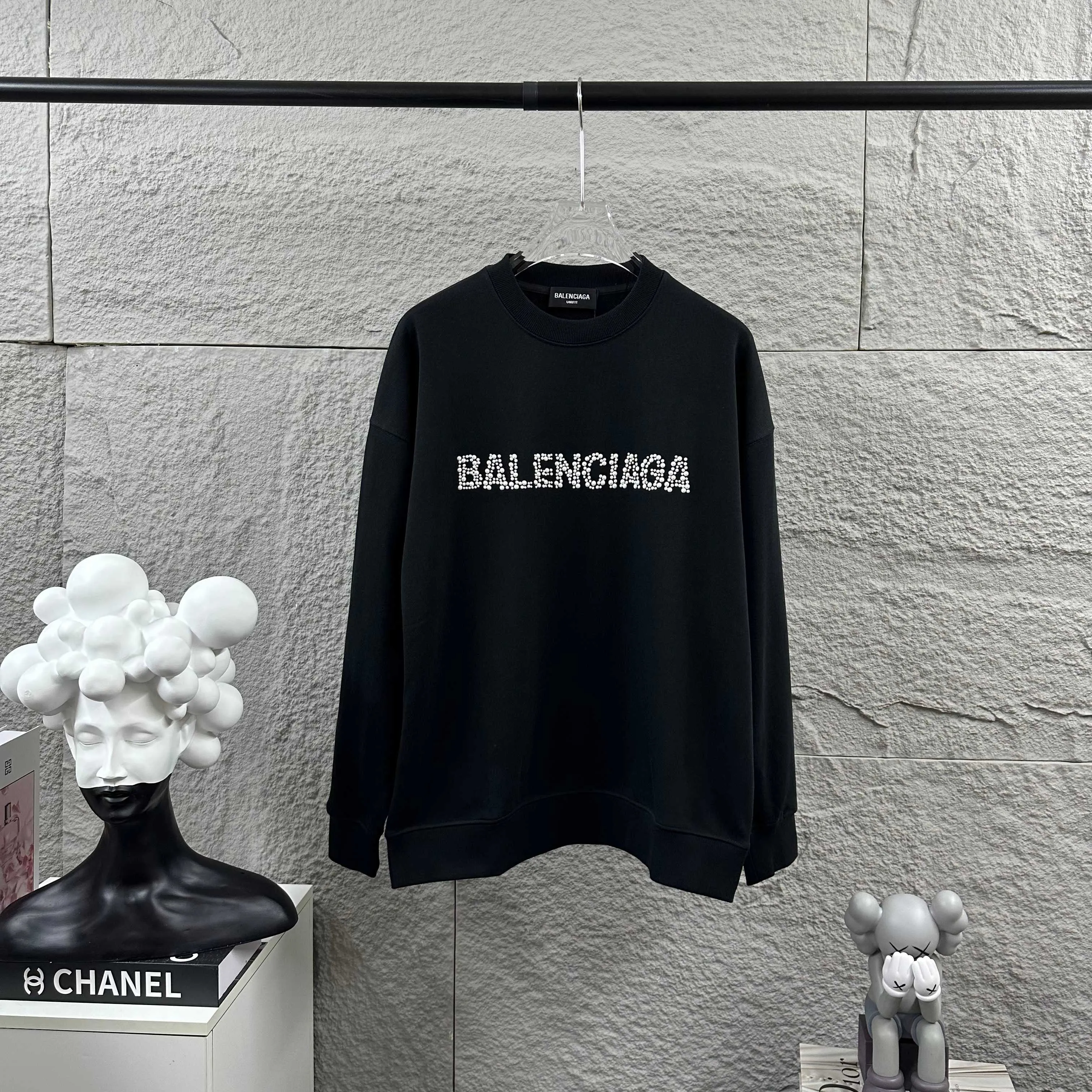 🅿️260 BALENCI*GA Paris 2025 early autumn and winter new long-sleeved sweatshirt, classic letter three-dimensional pearl craftsmanship, custom terry fabric, round neck pullover, same style for men and women Color: black white Size: S (90-130 catties) M (120-150 catties) L (140-165 catties) XL (160-180 catties) XXL (180-210 pounds)