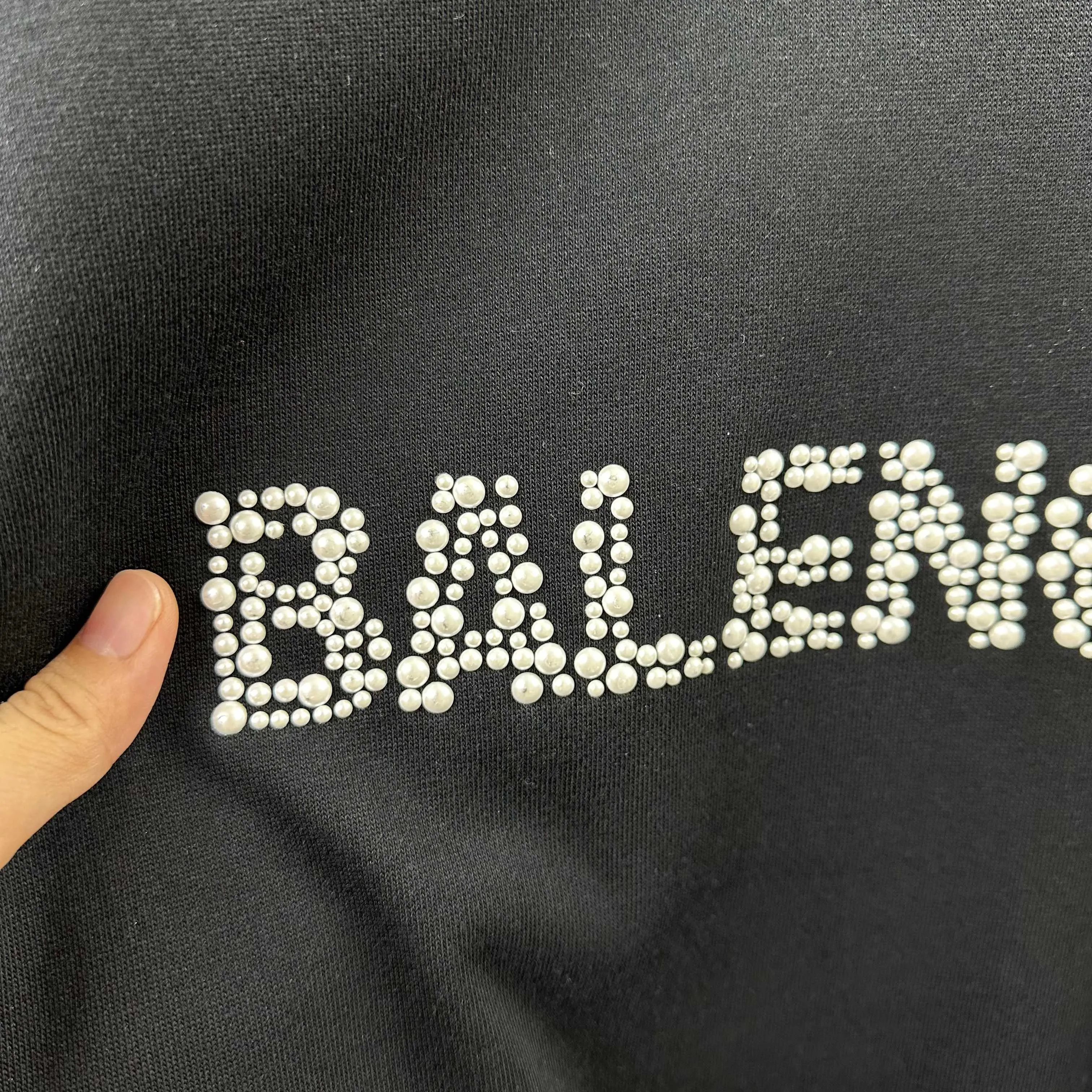 🅿️260 BALENCI*GA Paris 2025 early autumn and winter new long-sleeved sweatshirt, classic letter three-dimensional pearl craftsmanship, custom terry fabric, round neck pullover, same style for men and women Color: black white Size: S (90-130 catties) M (120-150 catties) L (140-165 catties) XL (160-180 catties) XXL (180-210 pounds)