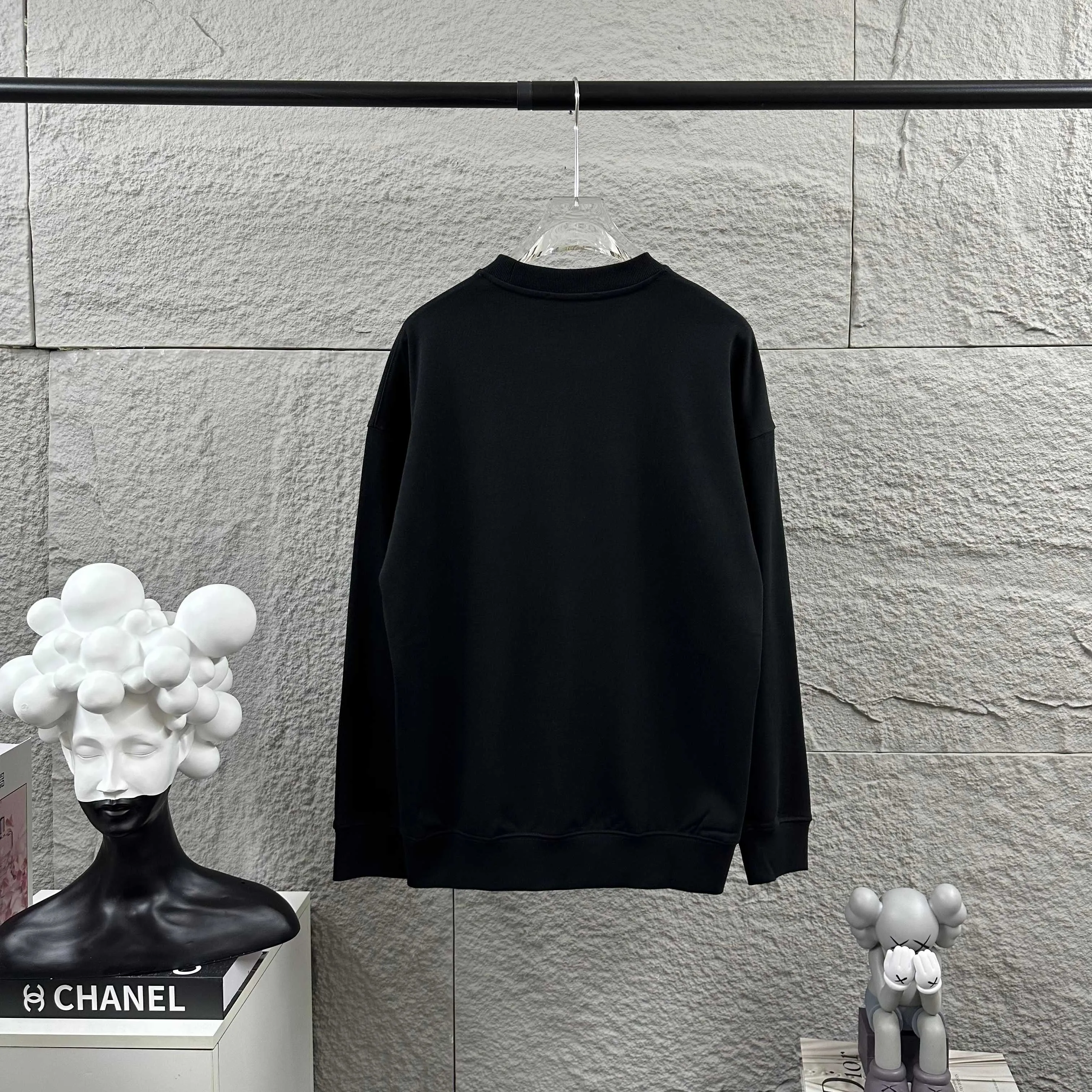 🅿️260 BALENCI*GA Paris 2025 early autumn and winter new long-sleeved sweatshirt, classic letter three-dimensional pearl craftsmanship, custom terry fabric, round neck pullover, same style for men and women Color: black white Size: S (90-130 catties) M (120-150 catties) L (140-165 catties) XL (160-180 catties) XXL (180-210 pounds)