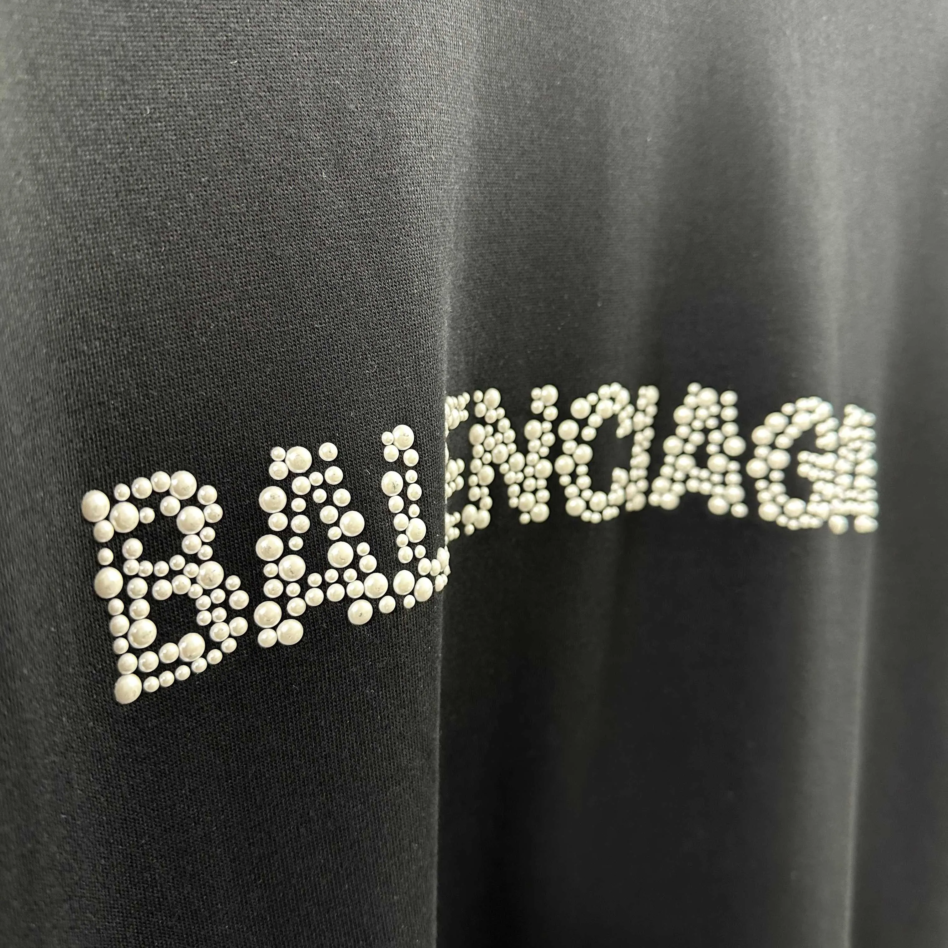 🅿️260 BALENCI*GA Paris 2025 early autumn and winter new long-sleeved sweatshirt, classic letter three-dimensional pearl craftsmanship, custom terry fabric, round neck pullover, same style for men and women Color: black white Size: S (90-130 catties) M (120-150 catties) L (140-165 catties) XL (160-180 catties) XXL (180-210 pounds)